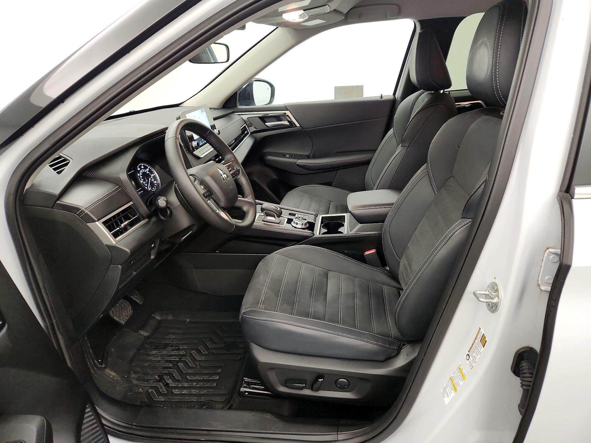 Thumbnail: 2024 Mitsubishi Outlander - 11