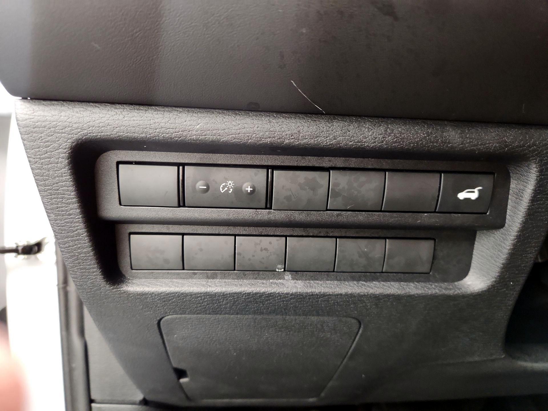 Thumbnail: 2024 Mitsubishi Outlander - 13