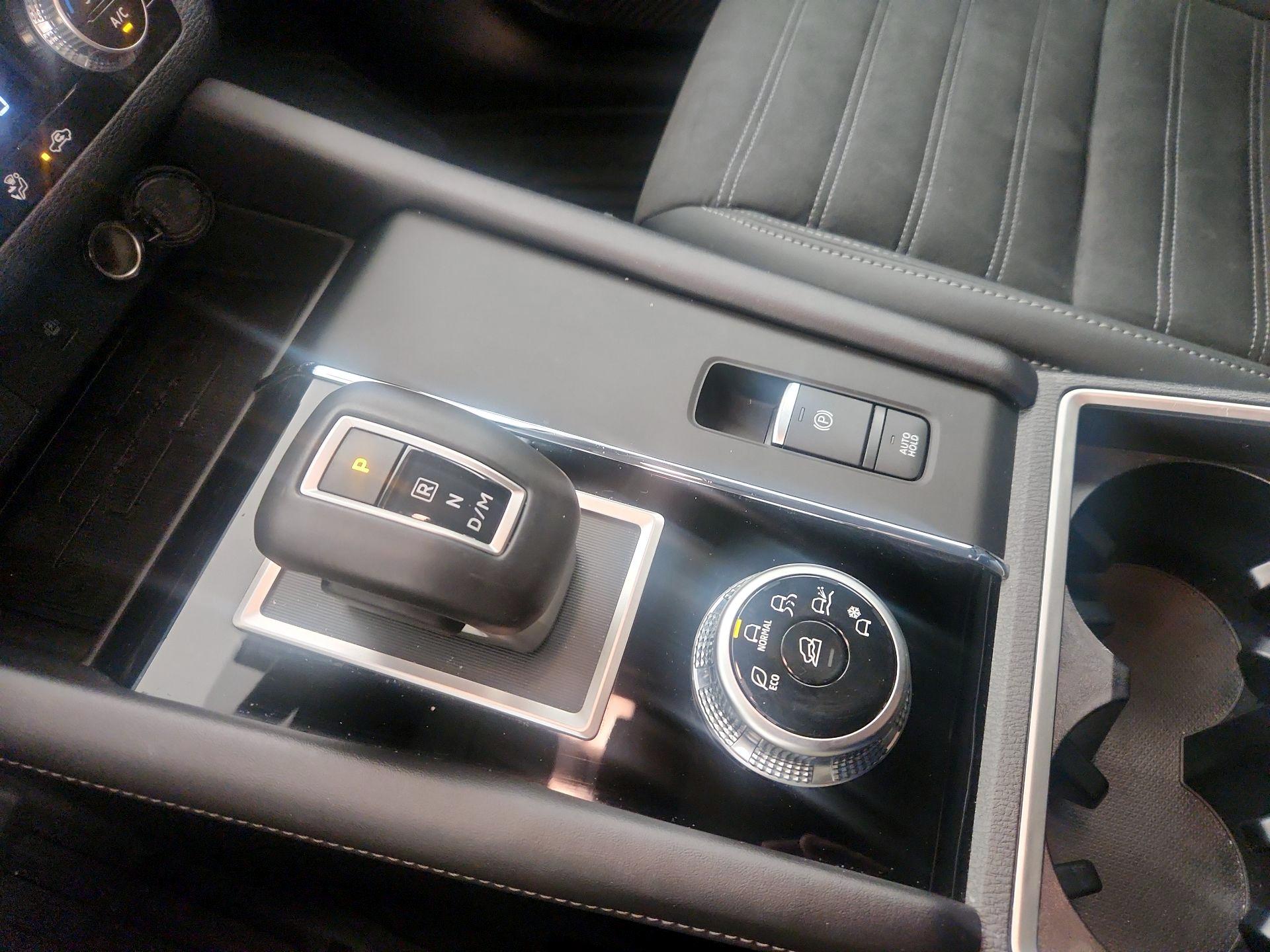 Thumbnail: 2024 Mitsubishi Outlander - 18