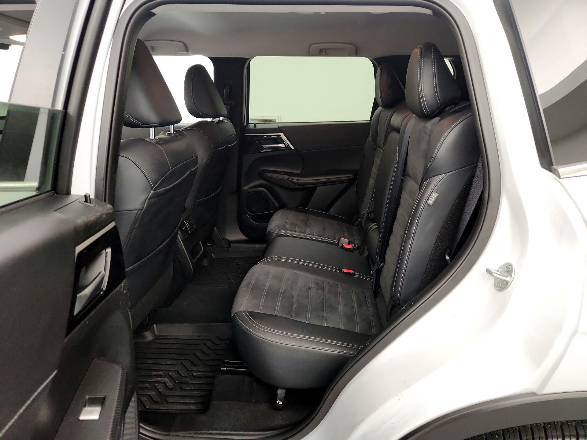 Thumbnail: 2024 Mitsubishi Outlander - 20