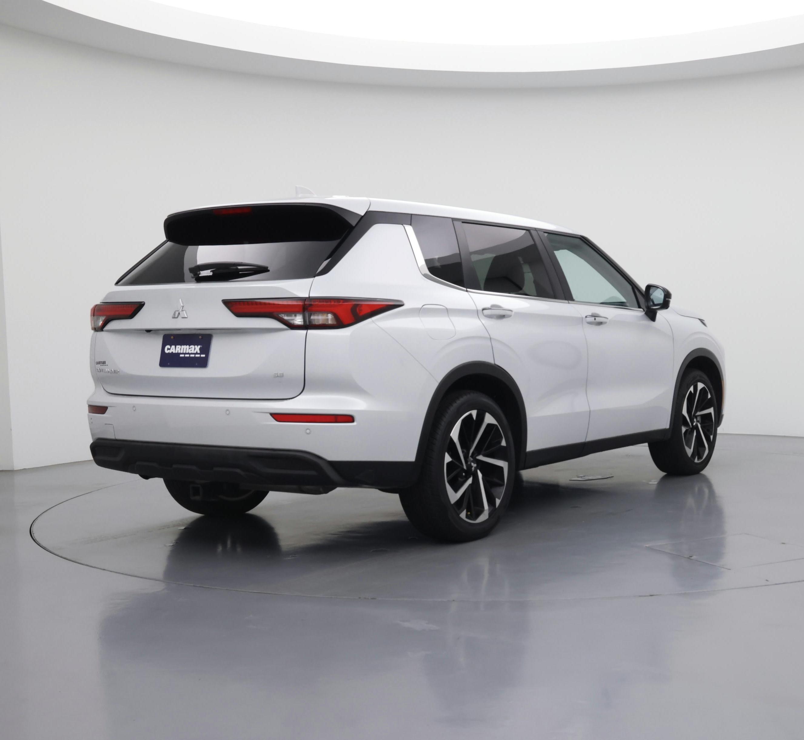 Thumbnail: 2024 Mitsubishi Outlander - 8