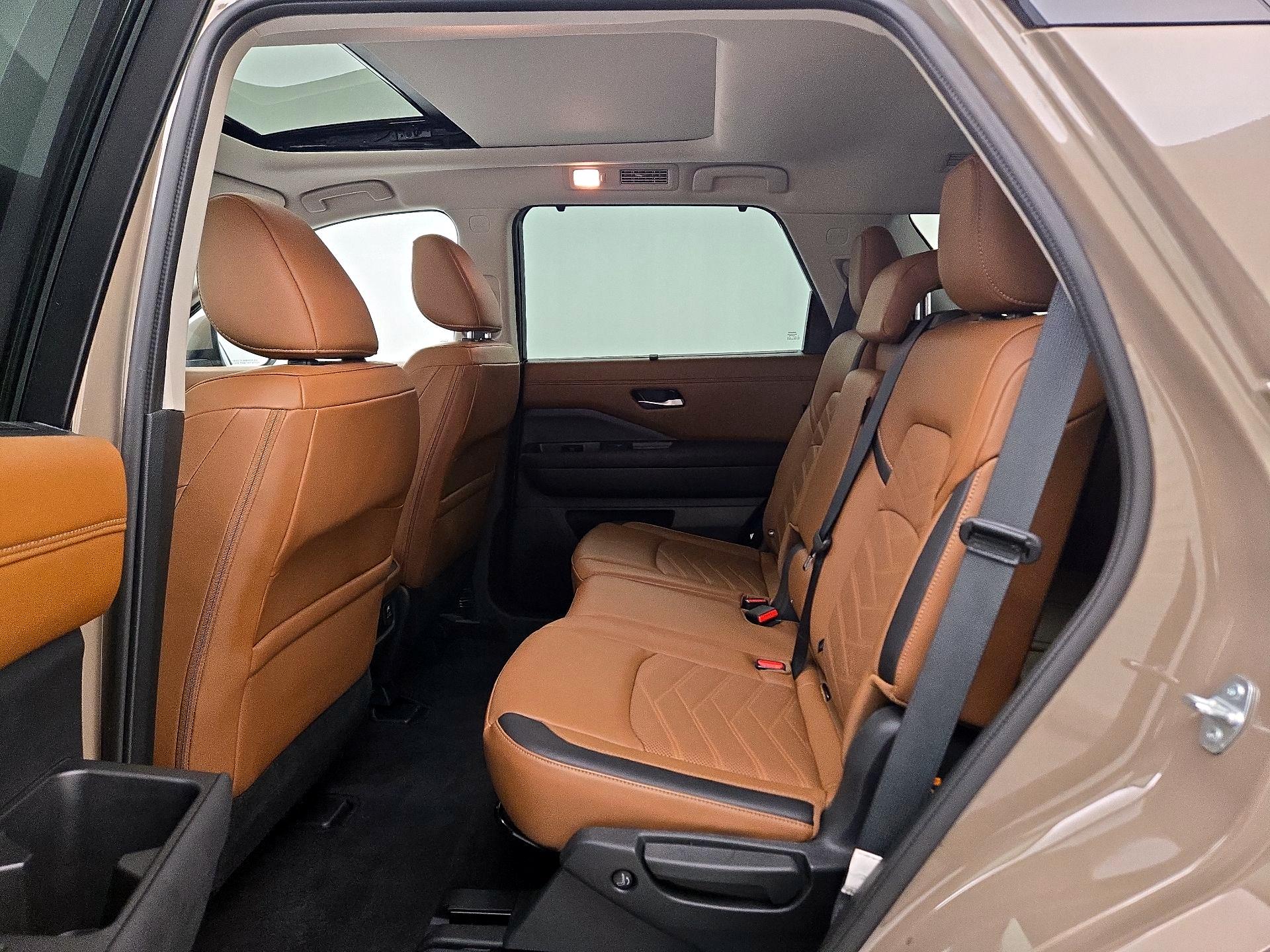 Thumbnail: 2024 Nissan Pathfinder - 20