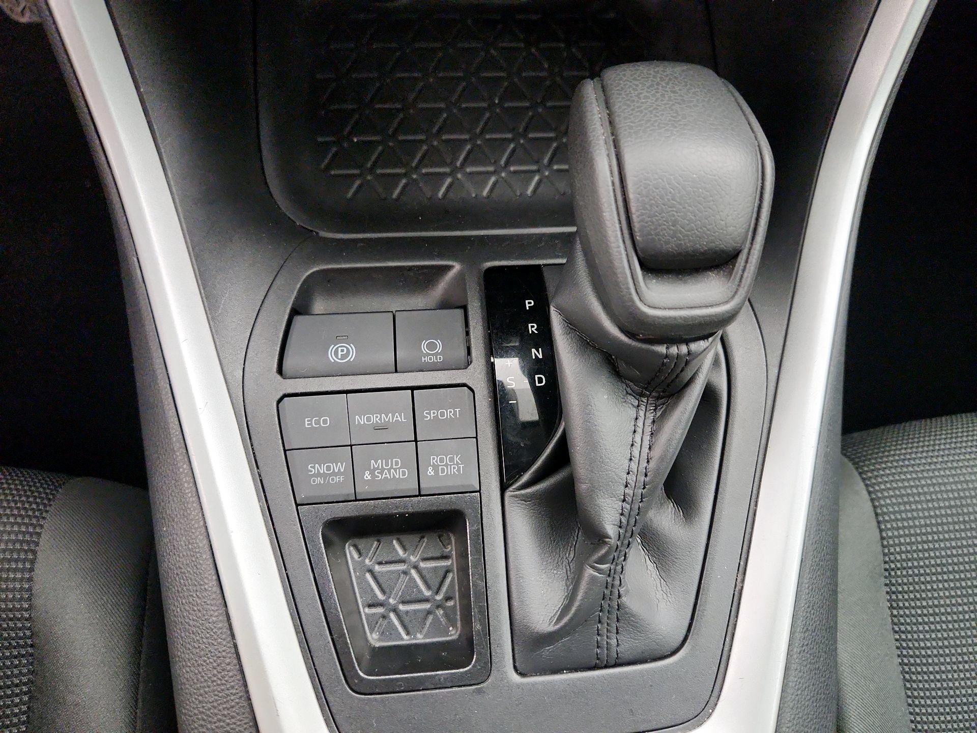 Thumbnail: 2024 Toyota RAV4 - 17