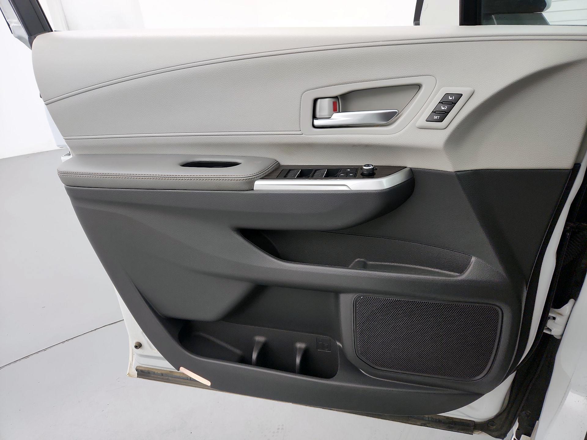 Thumbnail: 2024 Toyota Sienna - 12