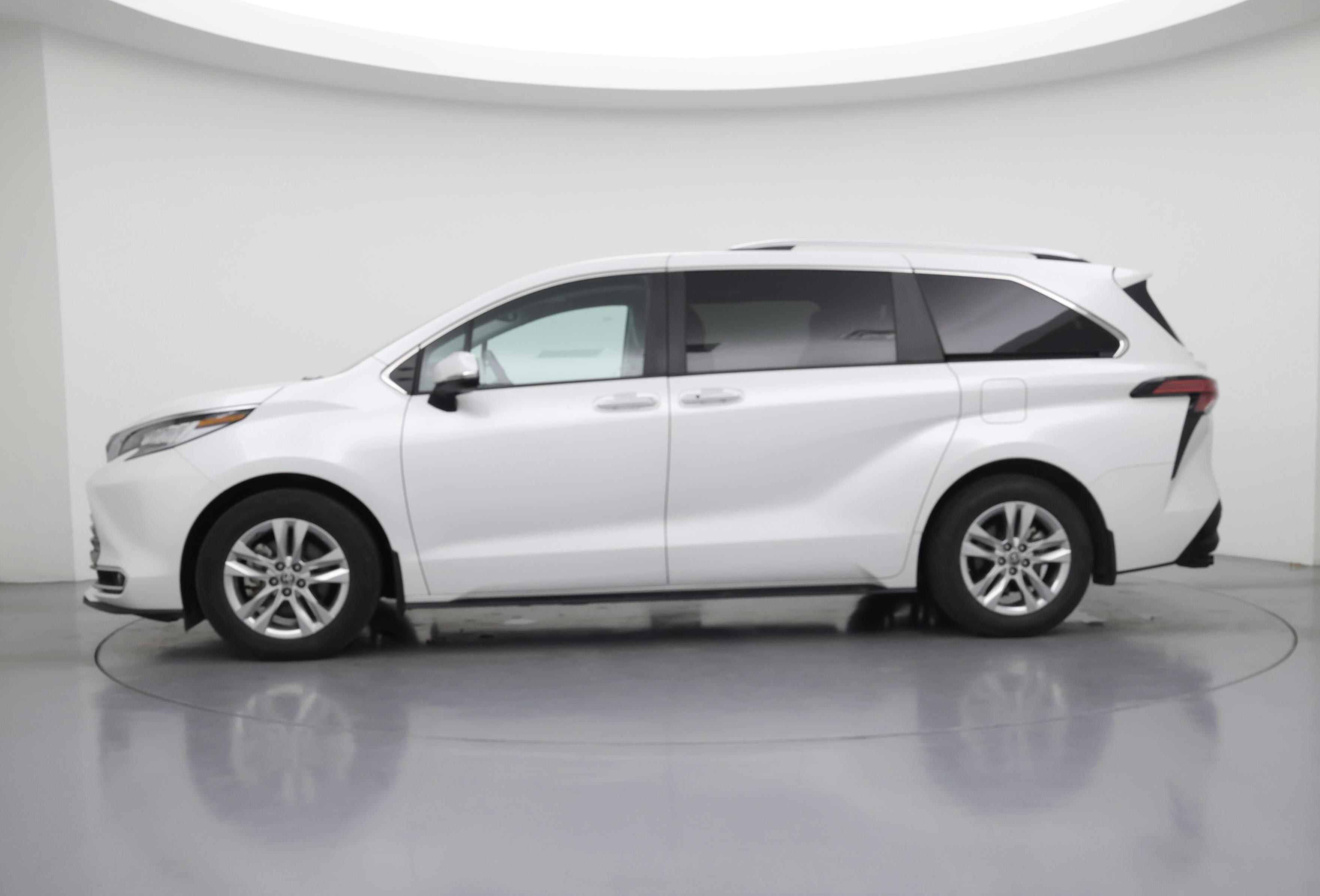 Thumbnail: 2024 Toyota Sienna - 3