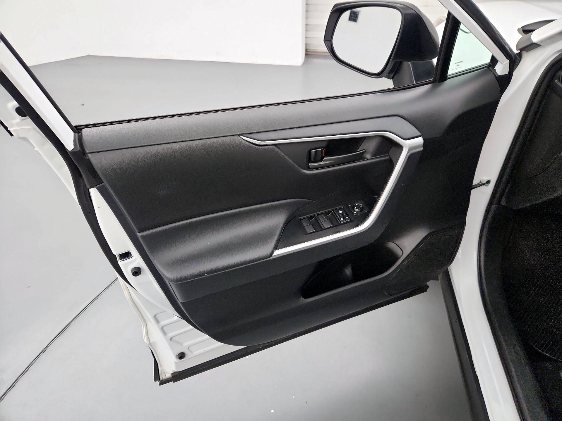 Thumbnail: 2025 Toyota RAV4 - 12