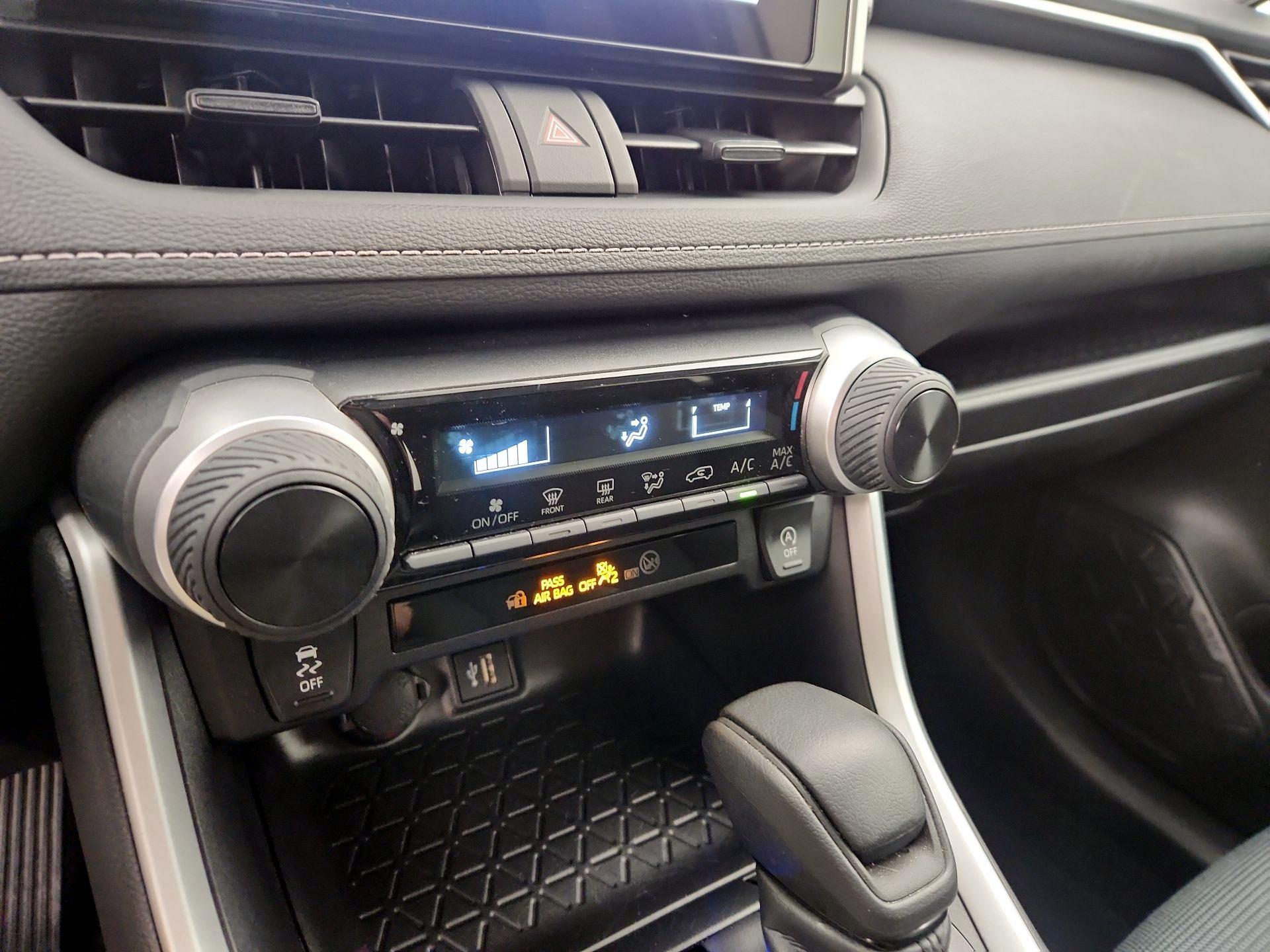 Thumbnail: 2025 Toyota RAV4 - 16