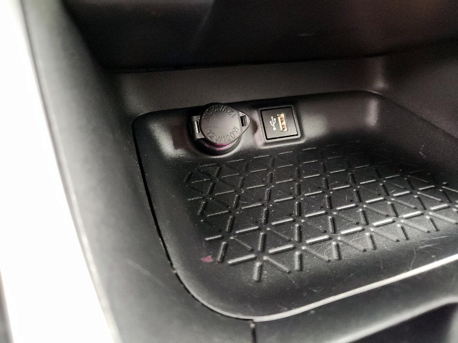 Thumbnail: 2025 Toyota RAV4 - 18