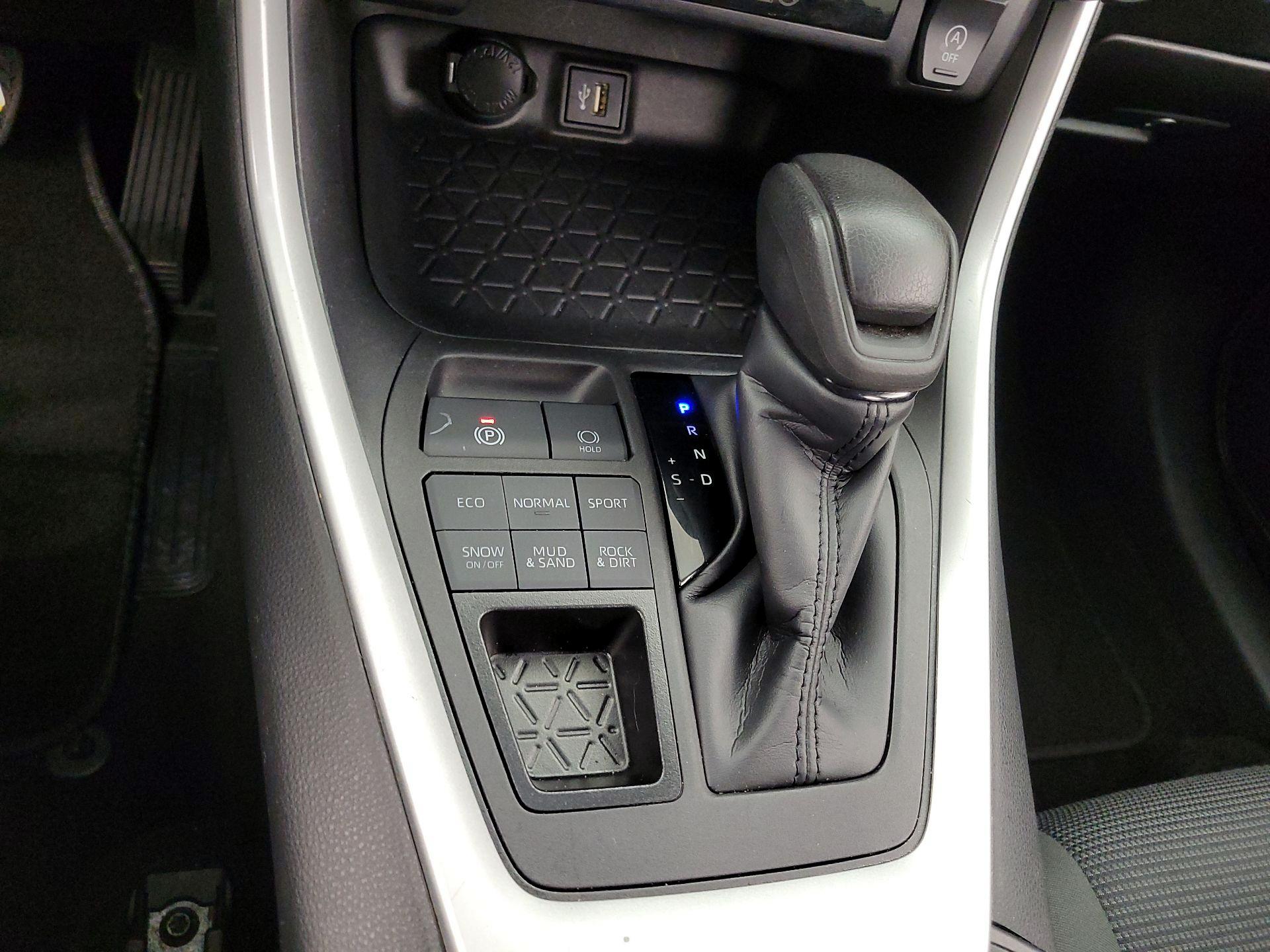 Thumbnail: 2024 Toyota RAV4 - 17