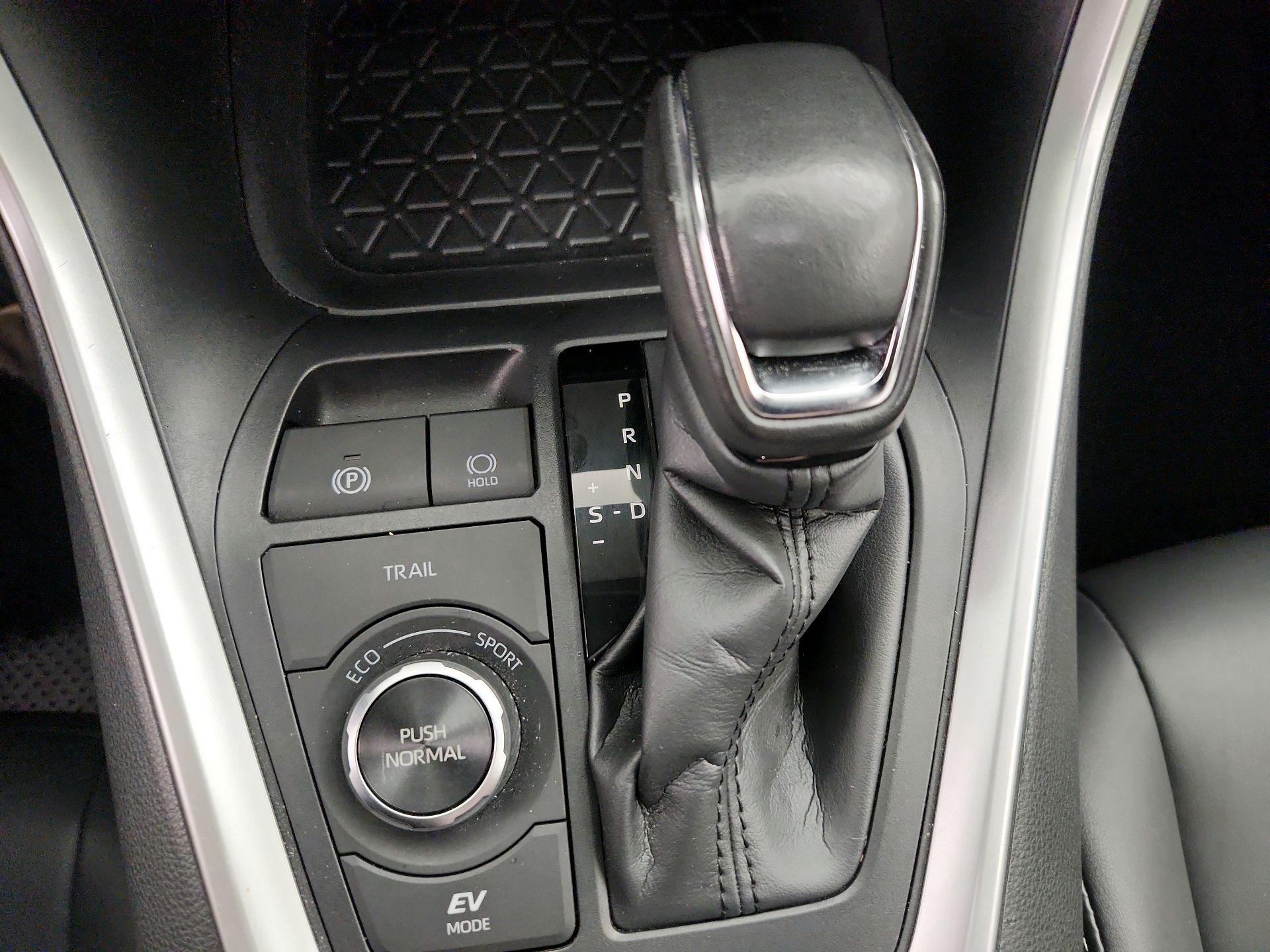 Thumbnail: 2023 Toyota RAV4 - 17