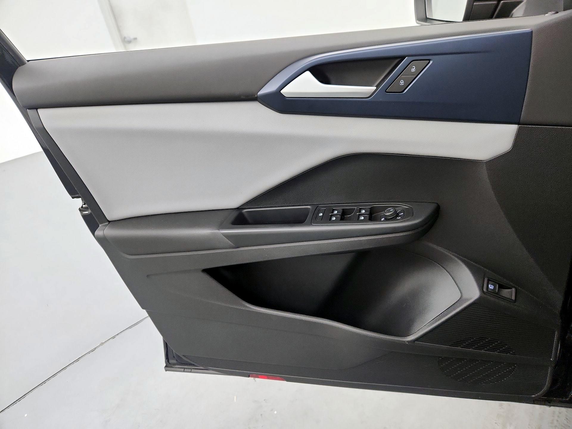 Thumbnail: 2022 Volkswagen Taos - 12