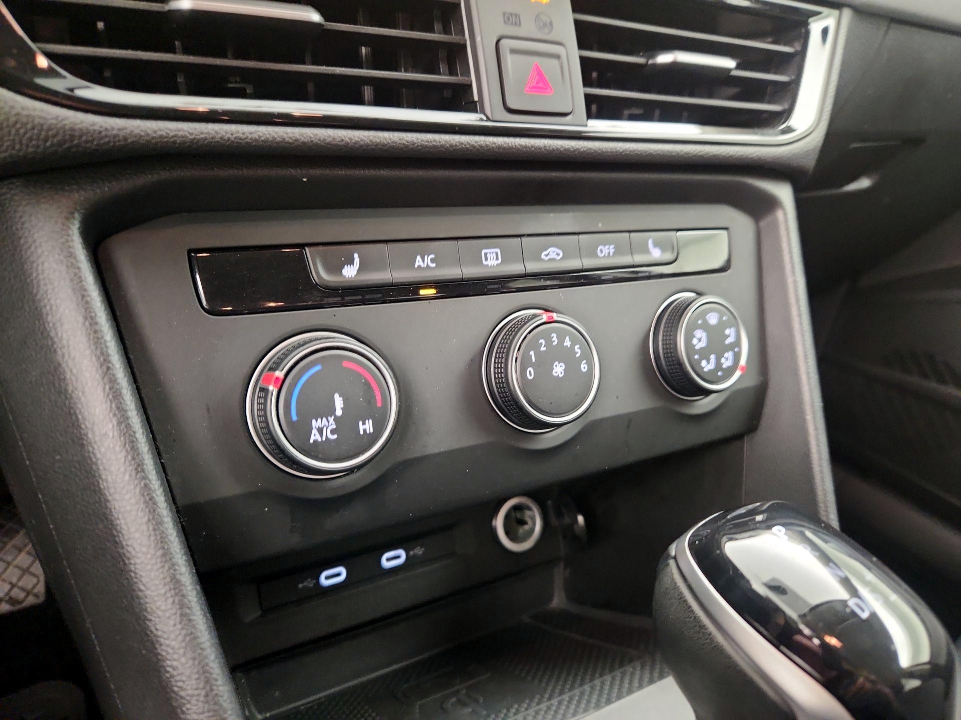 Thumbnail: 2022 Volkswagen Taos - 16