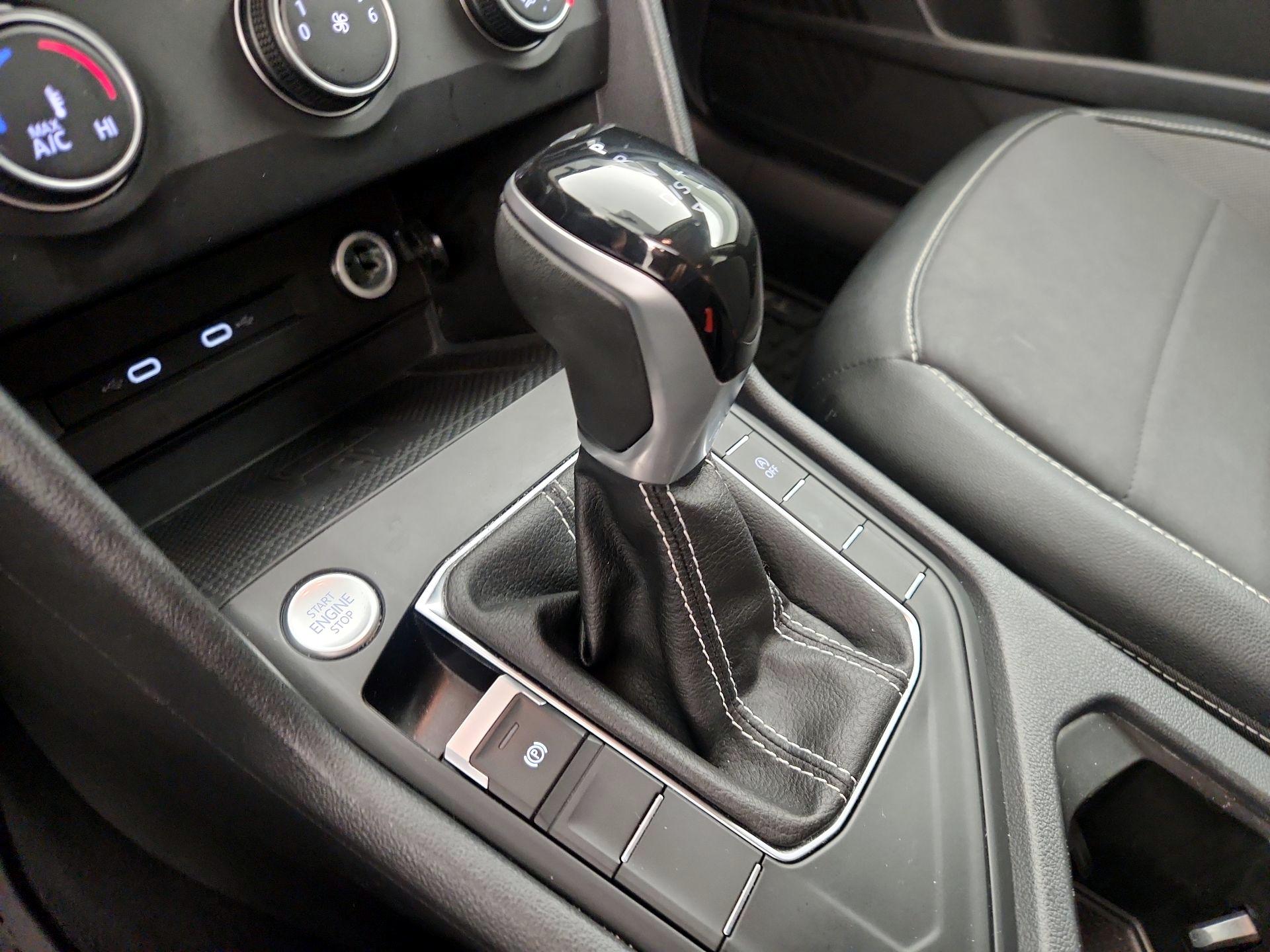 Thumbnail: 2022 Volkswagen Taos - 17