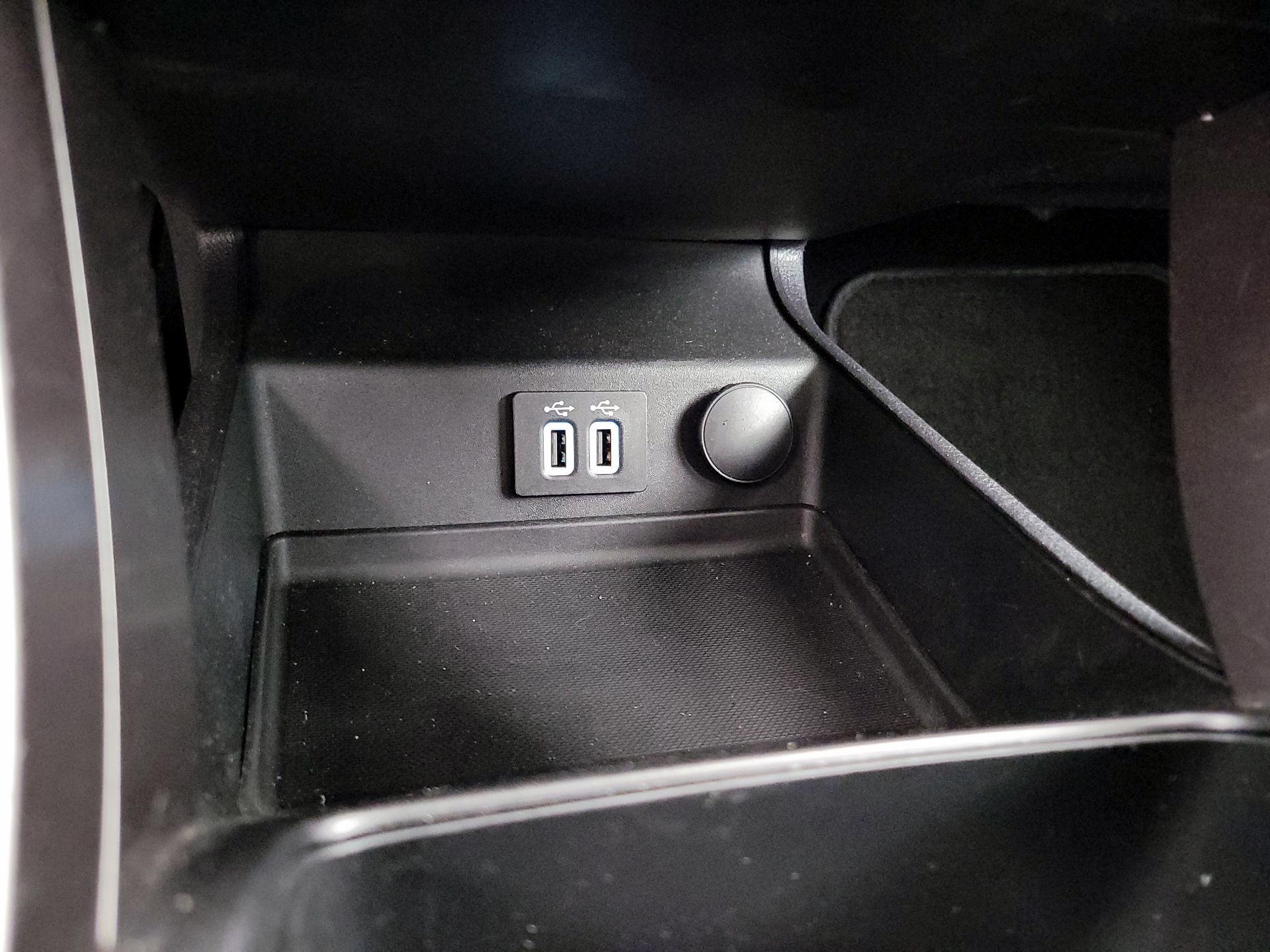 Thumbnail: 2020 Ford Fusion - 18