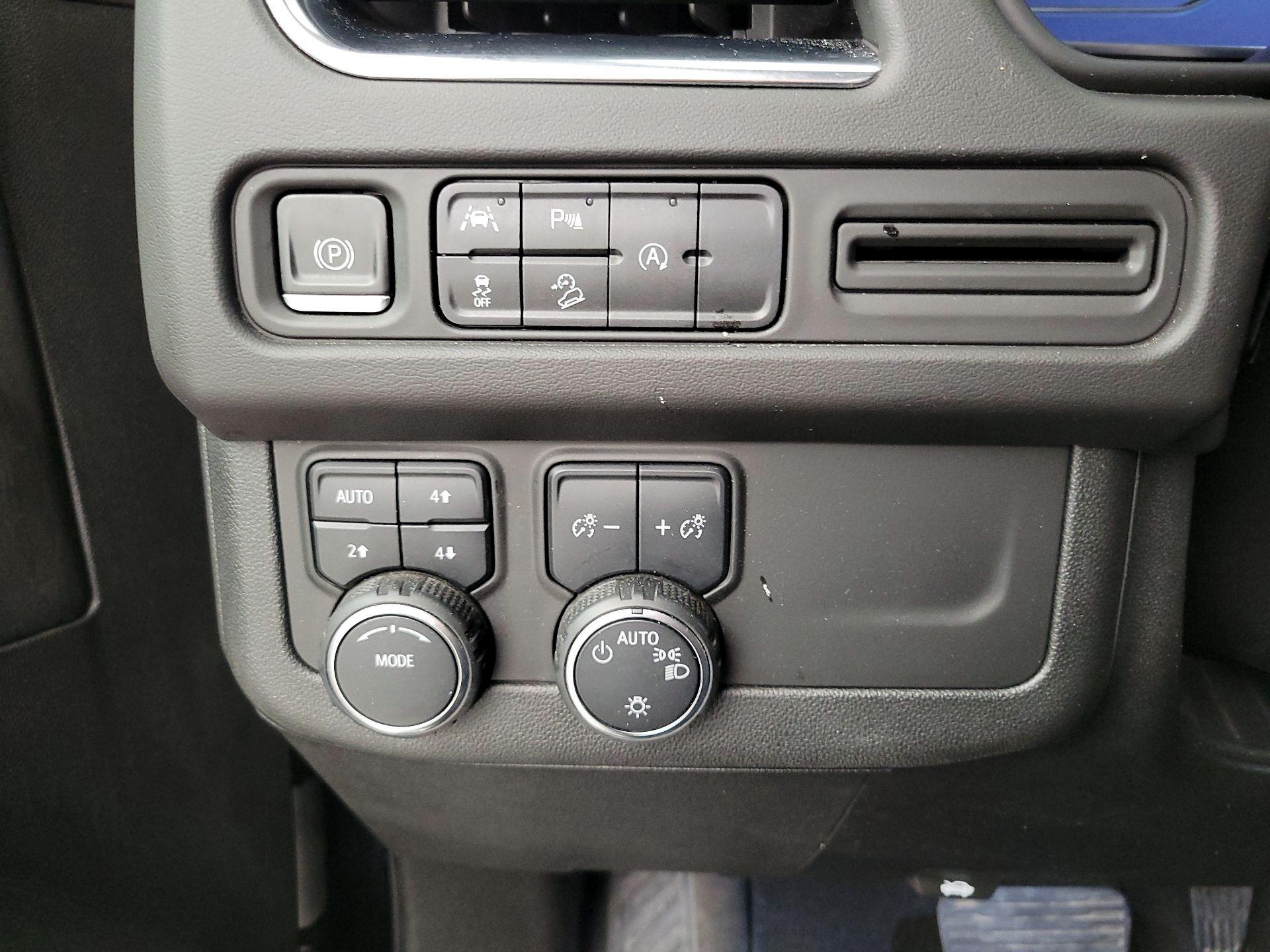 Thumbnail: 2023 Chevrolet Suburban - 13