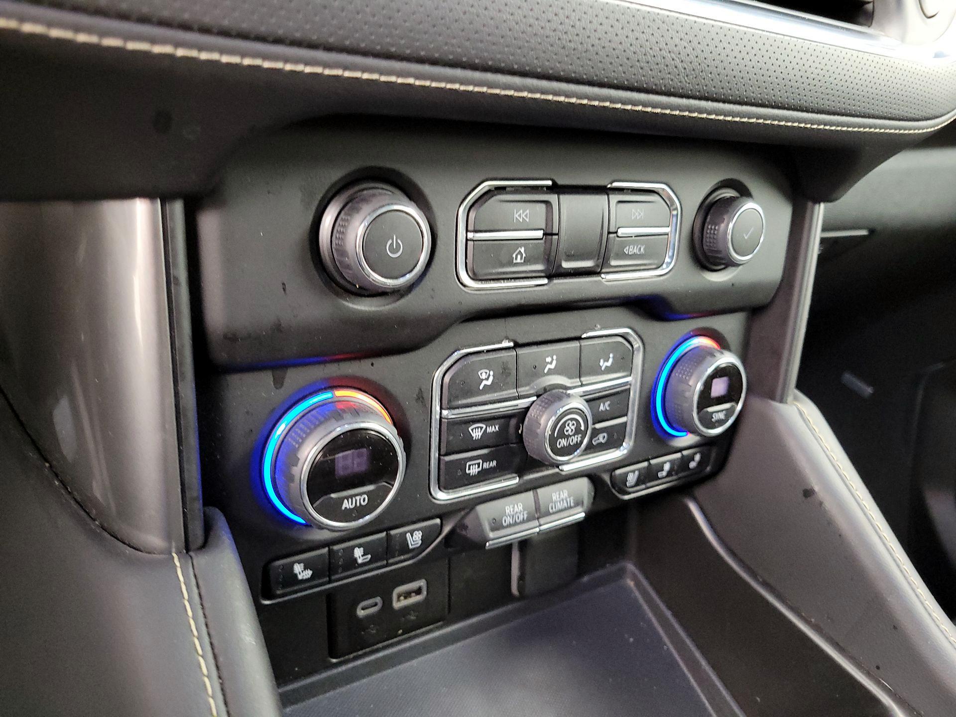 Thumbnail: 2023 Chevrolet Suburban - 17