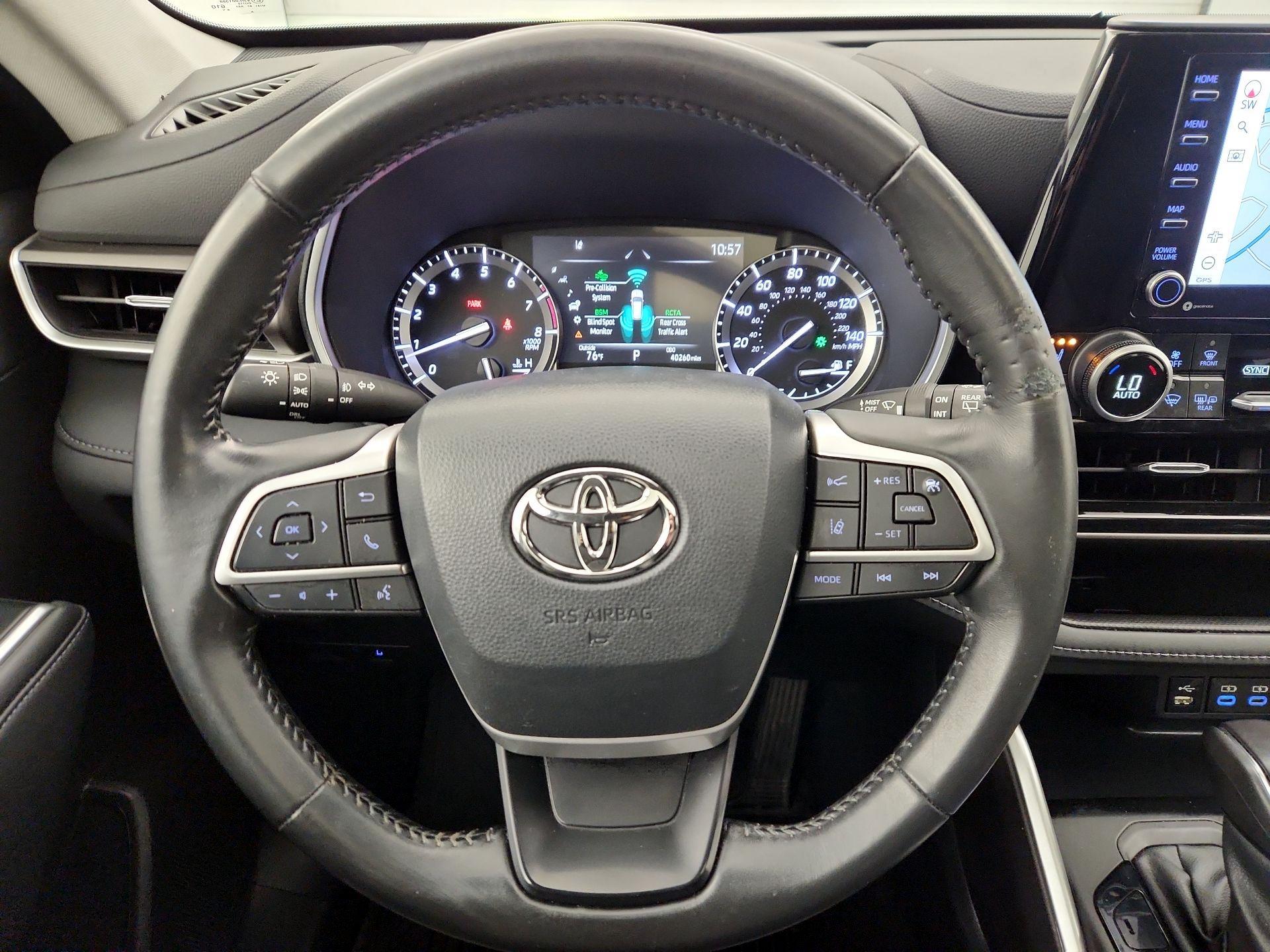 Thumbnail: 2022 Toyota Highlander - 10