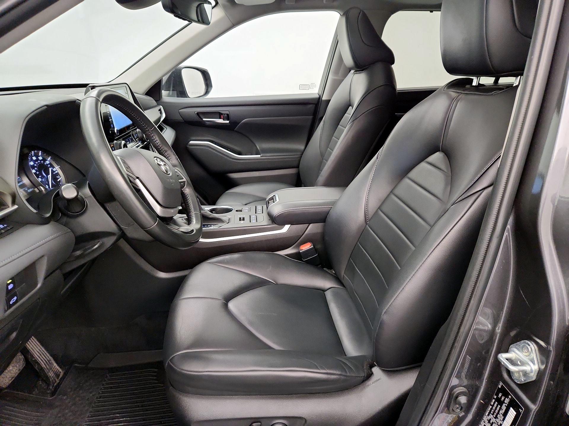 Thumbnail: 2022 Toyota Highlander - 11