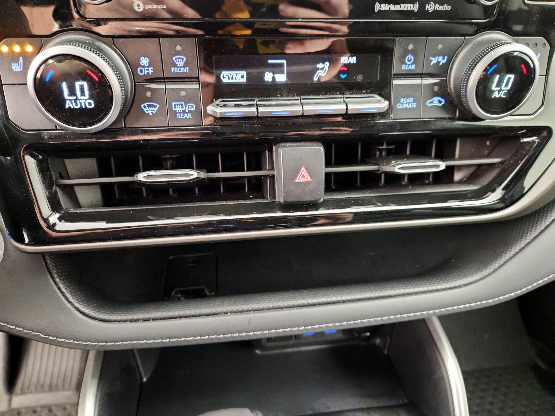 Thumbnail: 2022 Toyota Highlander - 17