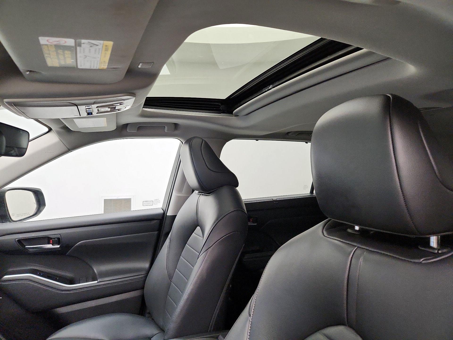 Thumbnail: 2022 Toyota Highlander - 20