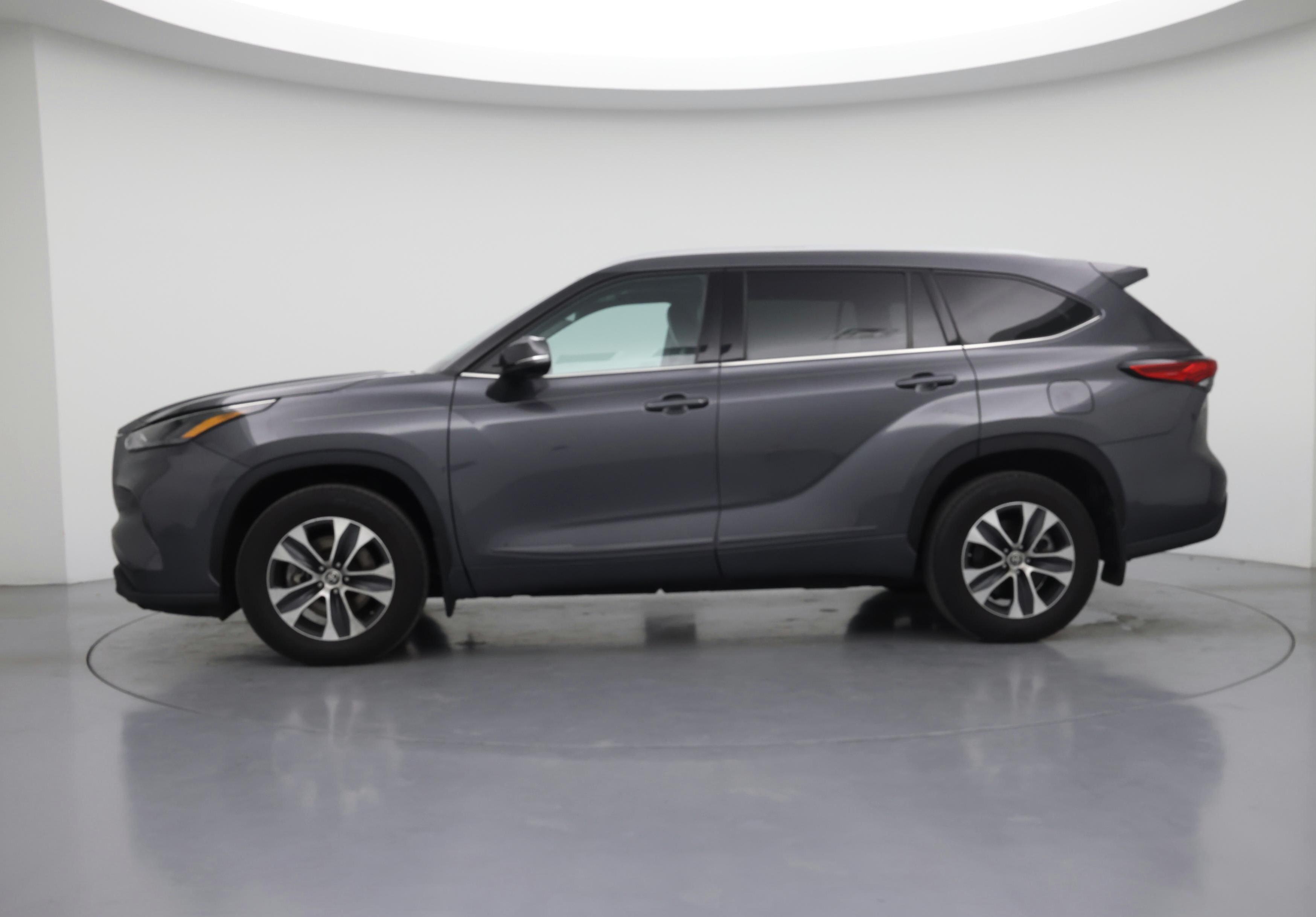 Thumbnail: 2022 Toyota Highlander - 3