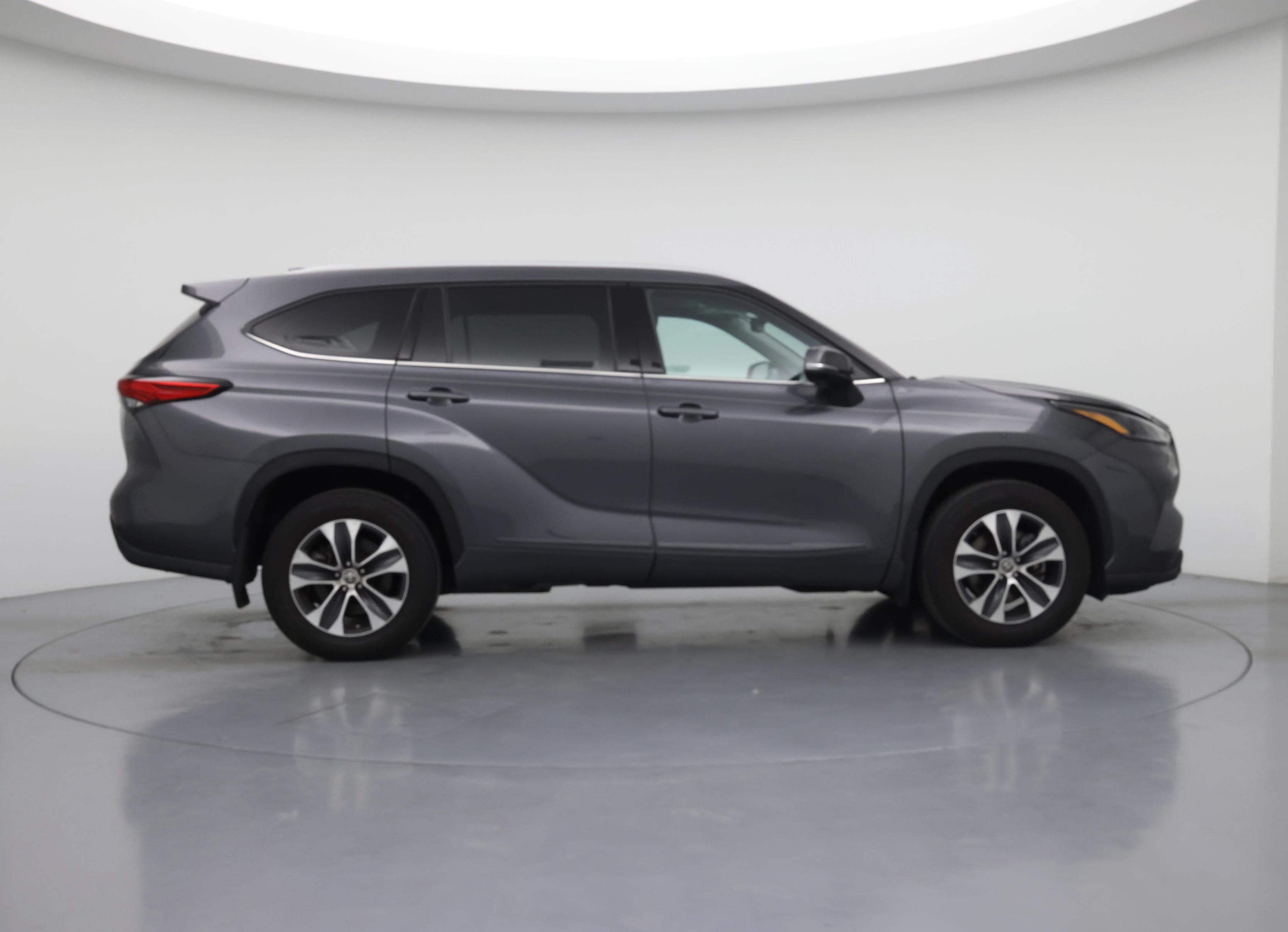 Thumbnail: 2022 Toyota Highlander - 7