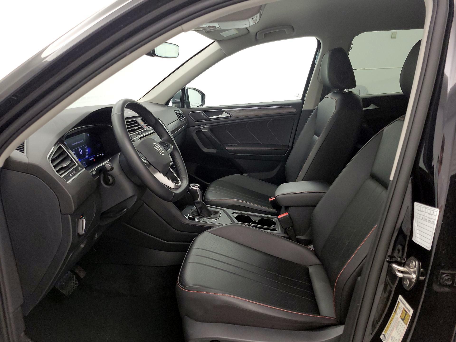 Thumbnail: 2024 Volkswagen Tiguan - 11