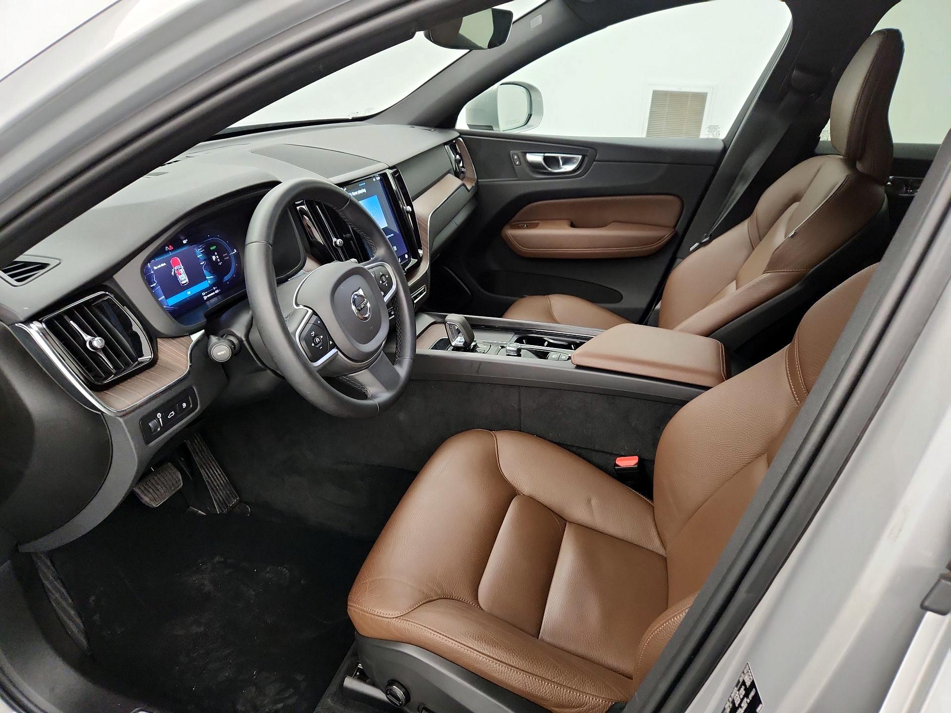 Thumbnail: 2022 Volvo XC60 - 11