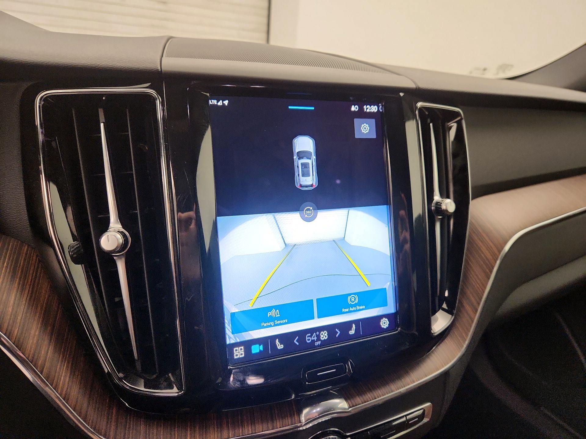 Thumbnail: 2022 Volvo XC60 - 14