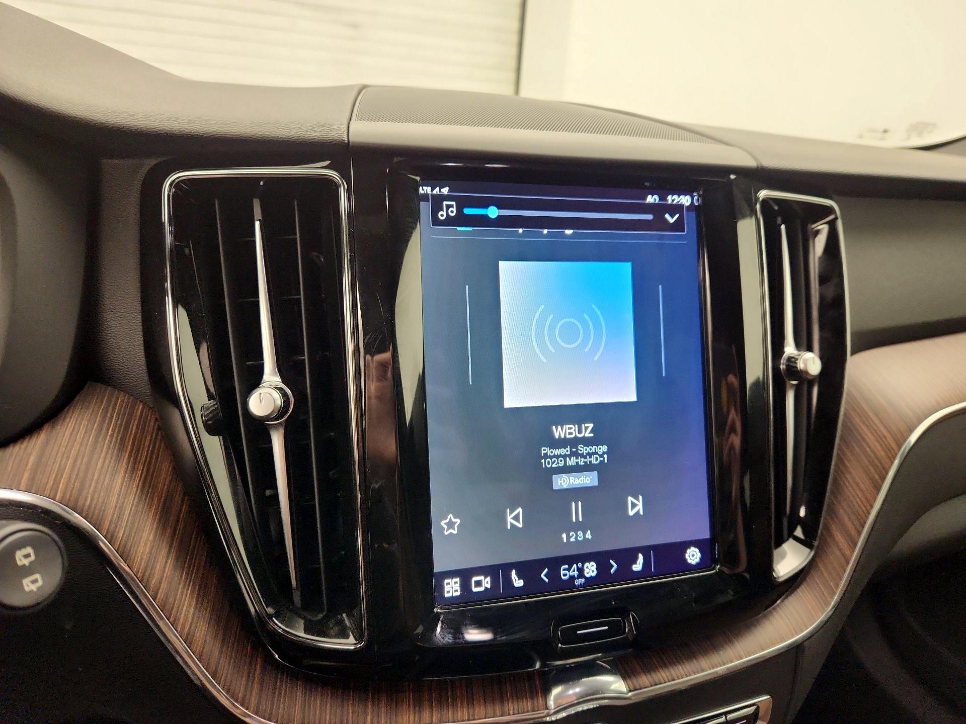 Thumbnail: 2022 Volvo XC60 - 15