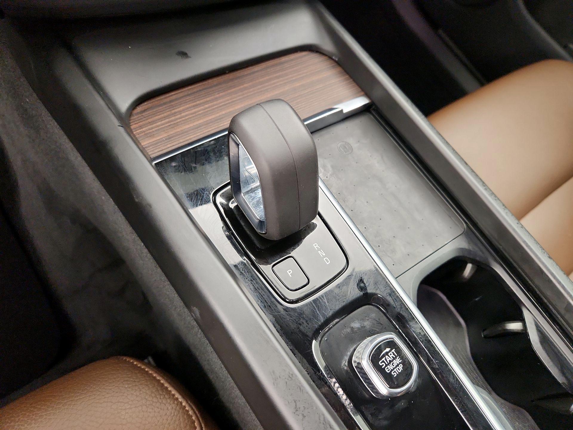 Thumbnail: 2022 Volvo XC60 - 17