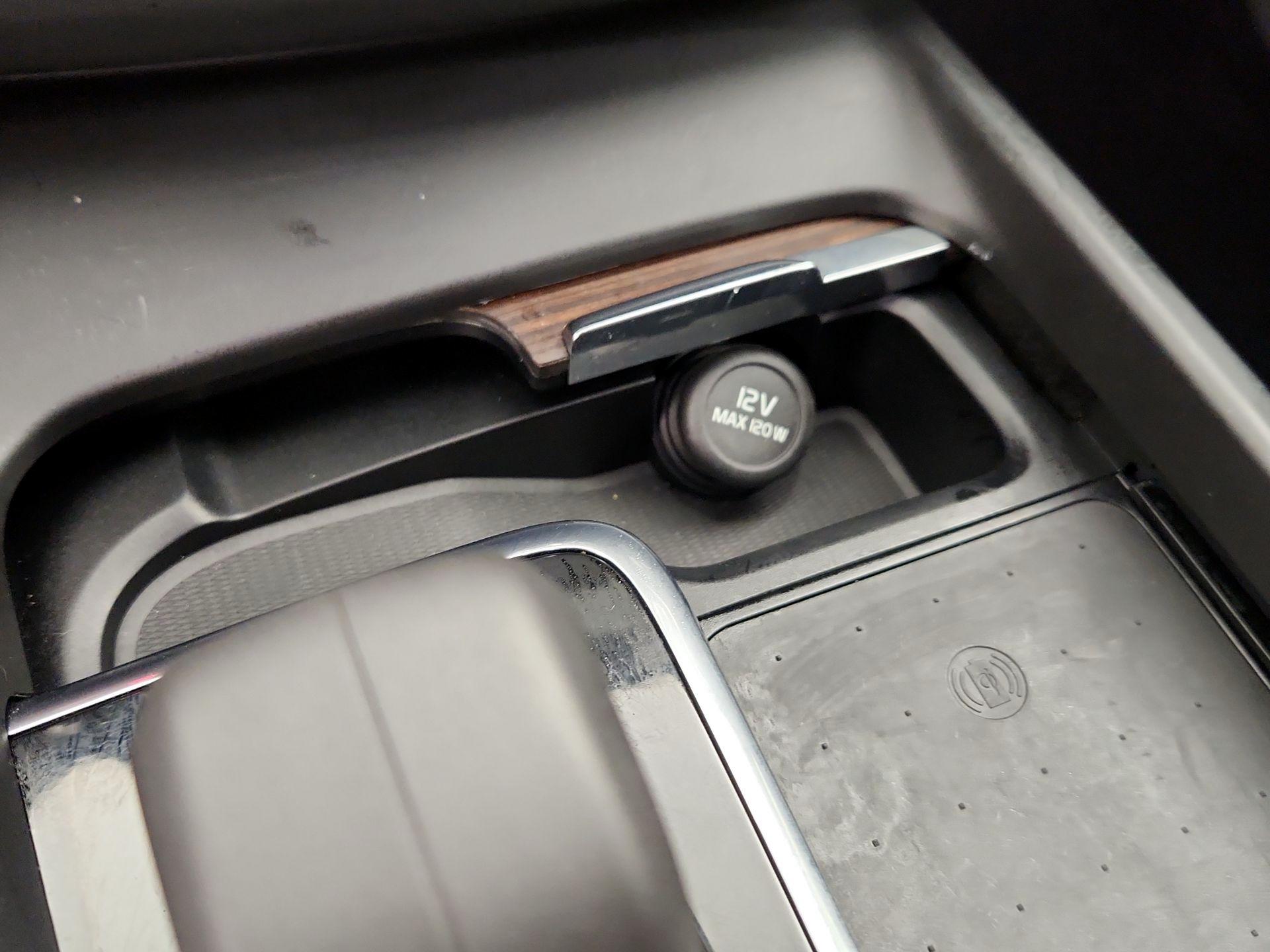 Thumbnail: 2022 Volvo XC60 - 18