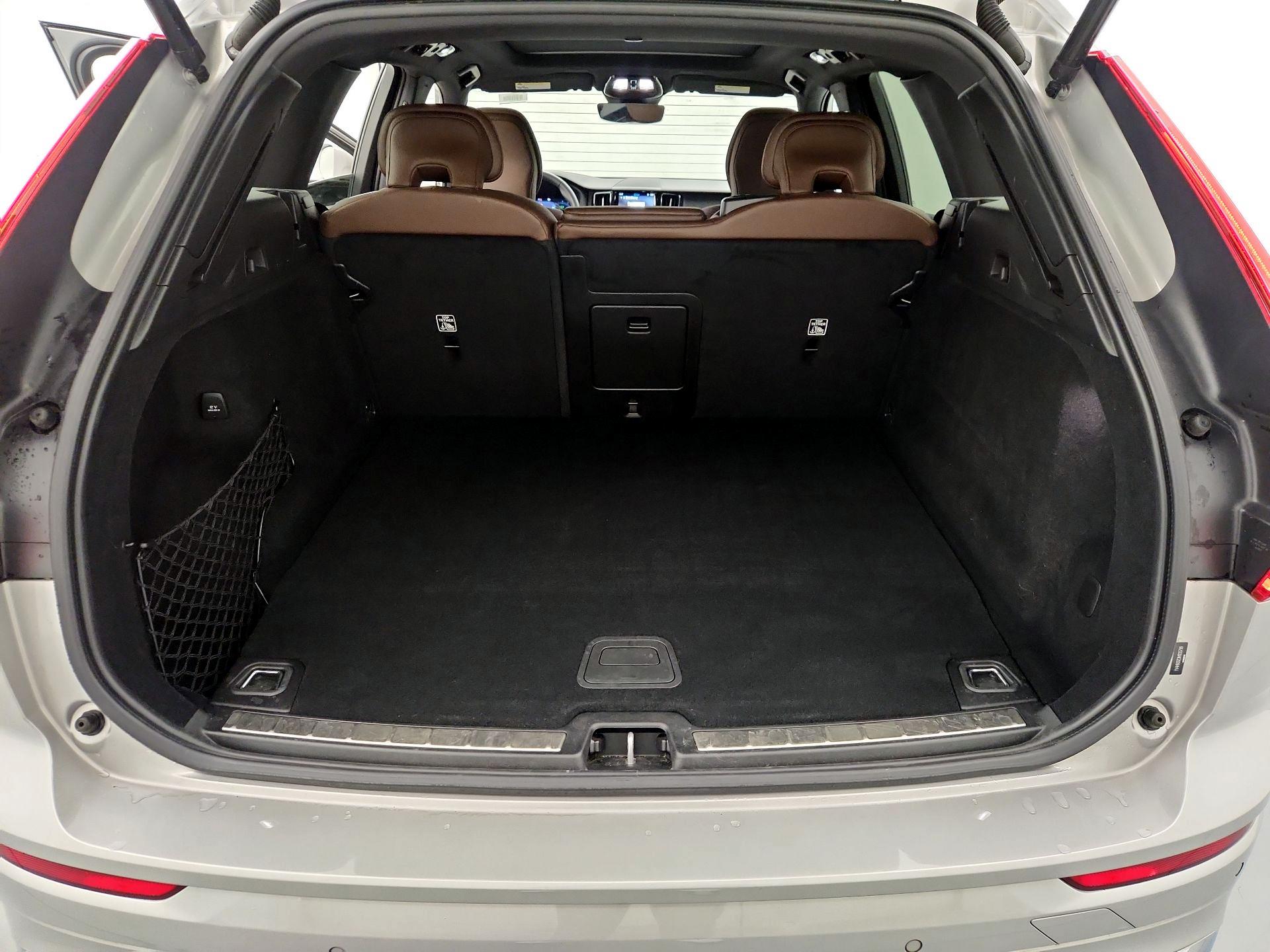 Thumbnail: 2022 Volvo XC60 - 20