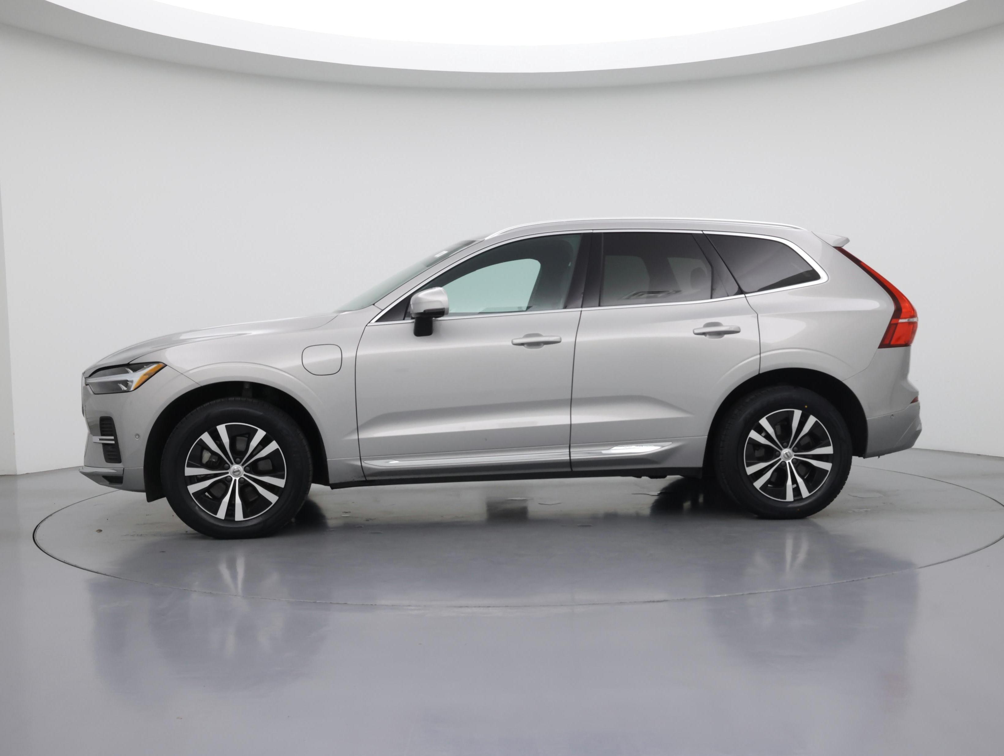 Thumbnail: 2022 Volvo XC60 - 3