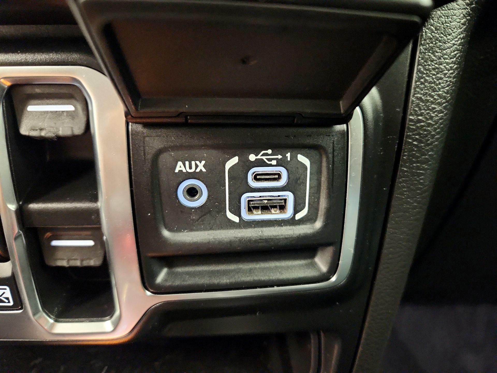 Thumbnail: 2021 Jeep Wrangler - 18