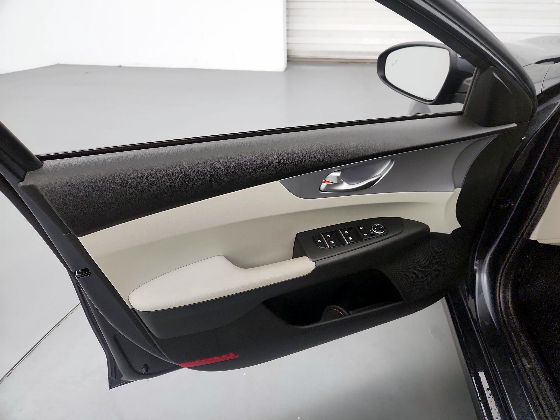 Thumbnail: 2023 Kia Forte - 12