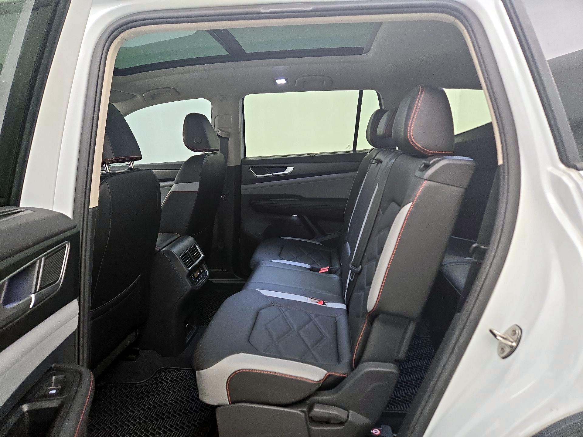 Thumbnail: 2024 Volkswagen Atlas - 20