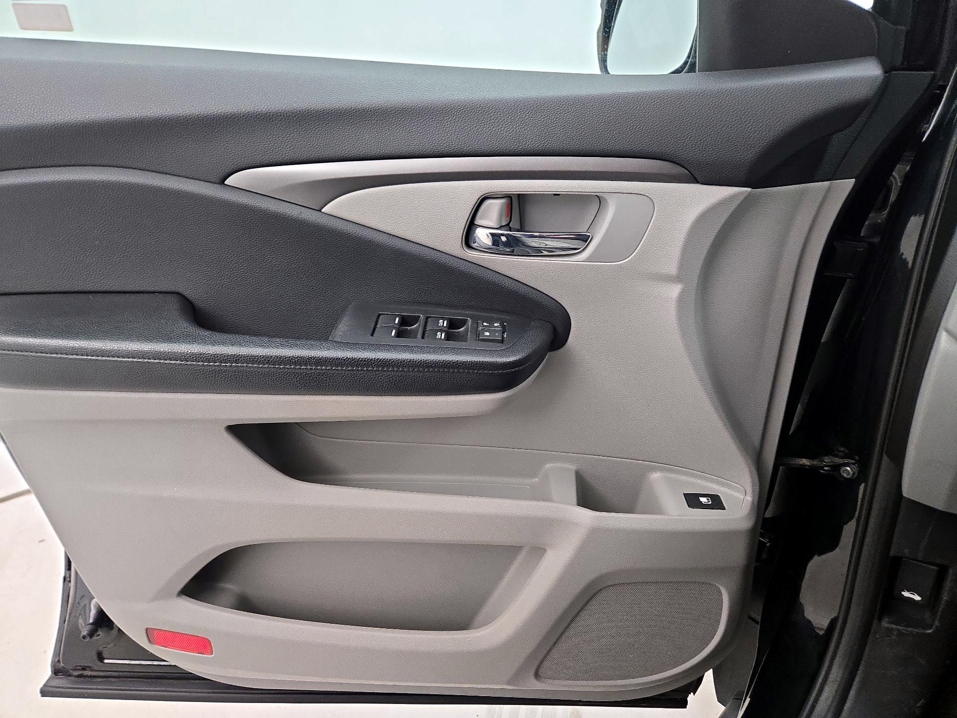 Thumbnail: 2018 Honda Pilot - 12