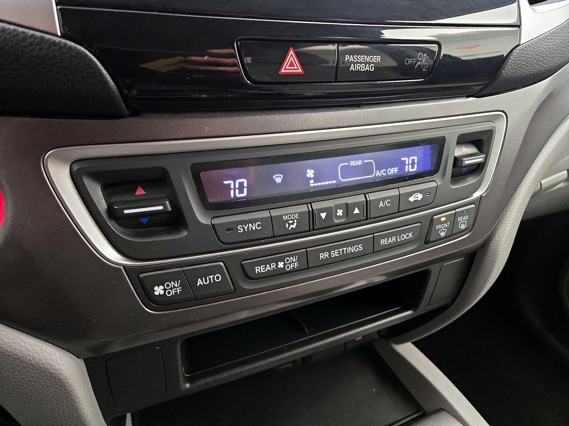 Thumbnail: 2018 Honda Pilot - 16