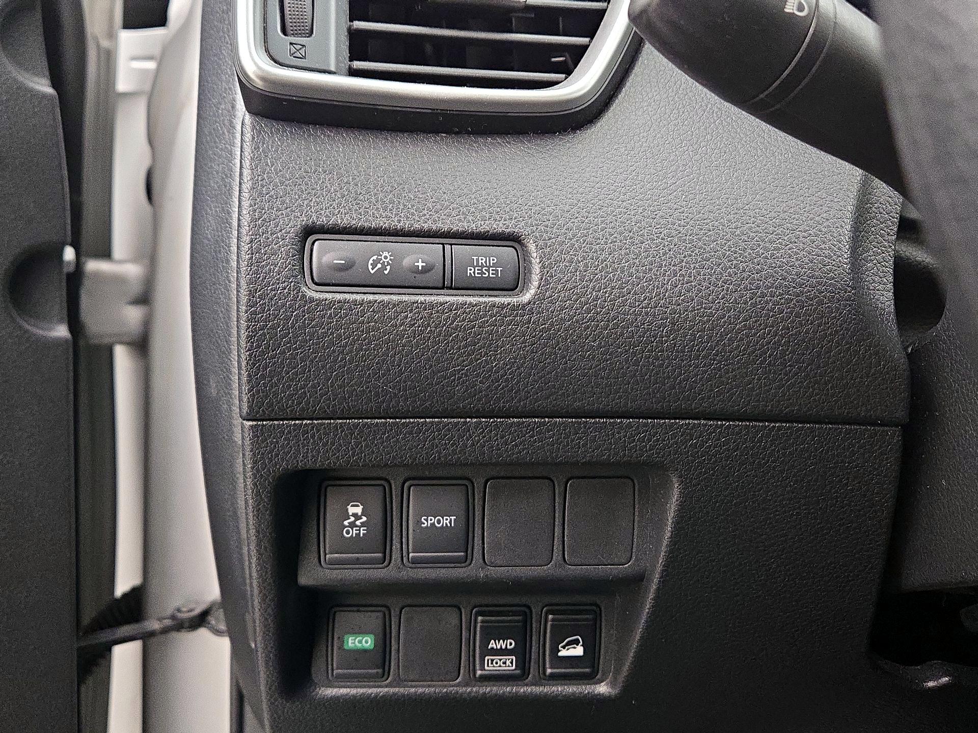 Thumbnail: 2015 Nissan Rogue - 13