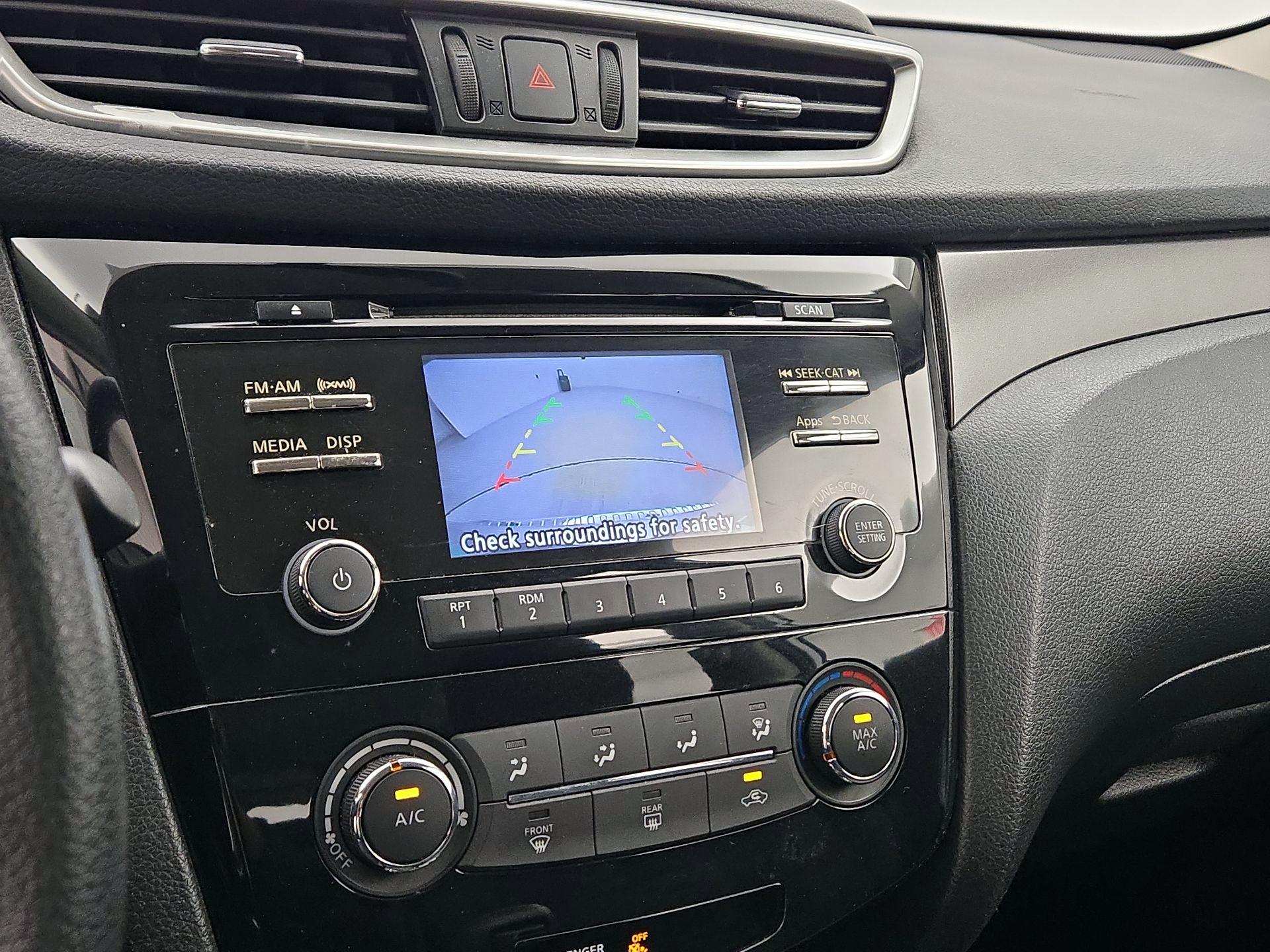 Thumbnail: 2015 Nissan Rogue - 14