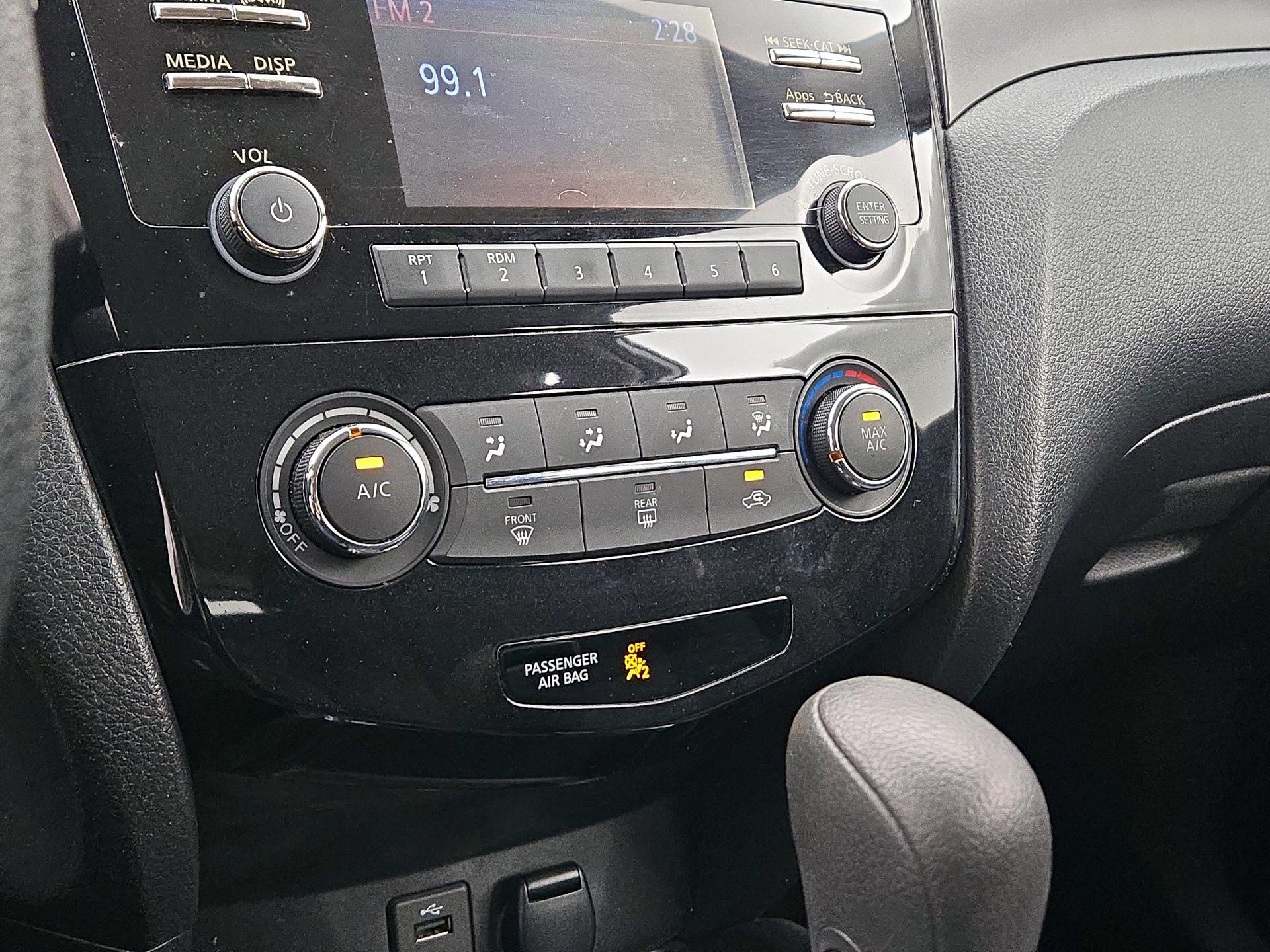 Thumbnail: 2015 Nissan Rogue - 16