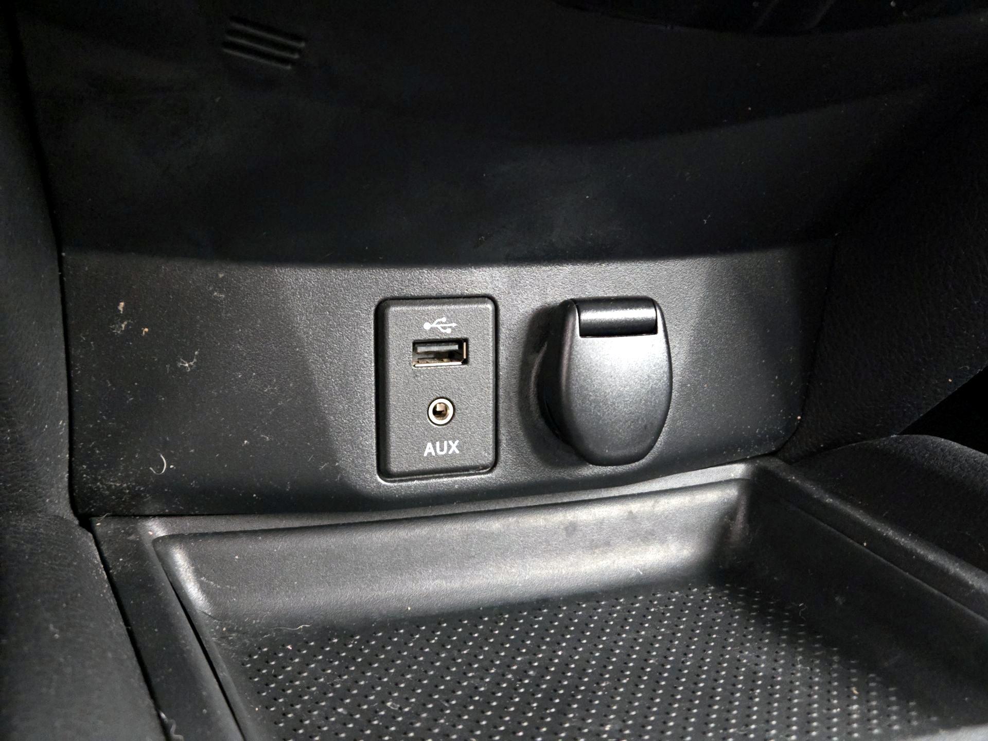 Thumbnail: 2015 Nissan Rogue - 18