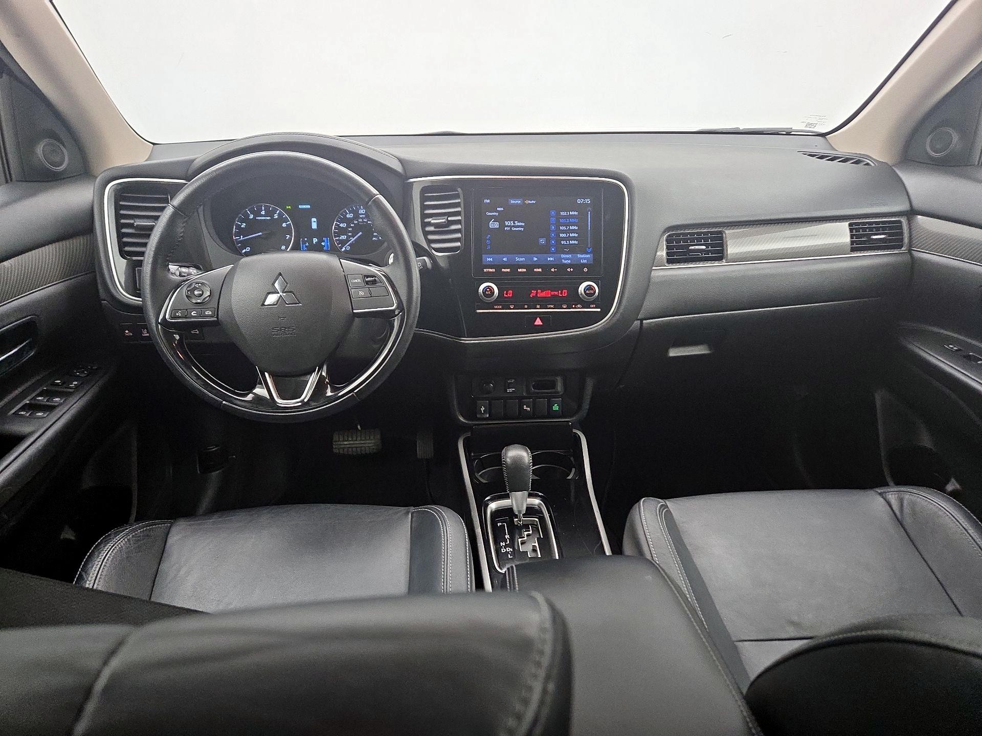 Thumbnail: 2020 Mitsubishi Outlander - 9