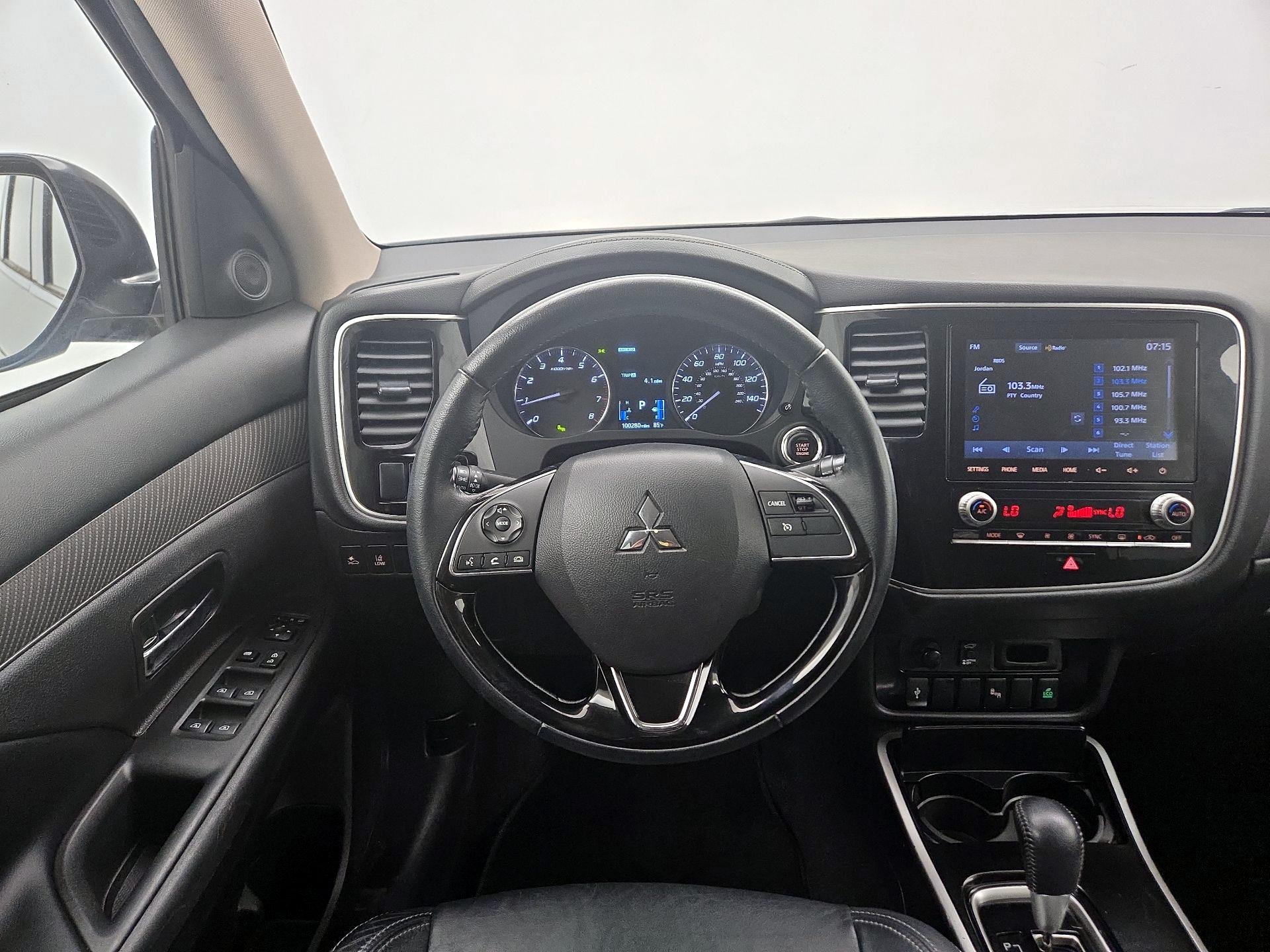 Thumbnail: 2020 Mitsubishi Outlander - 10