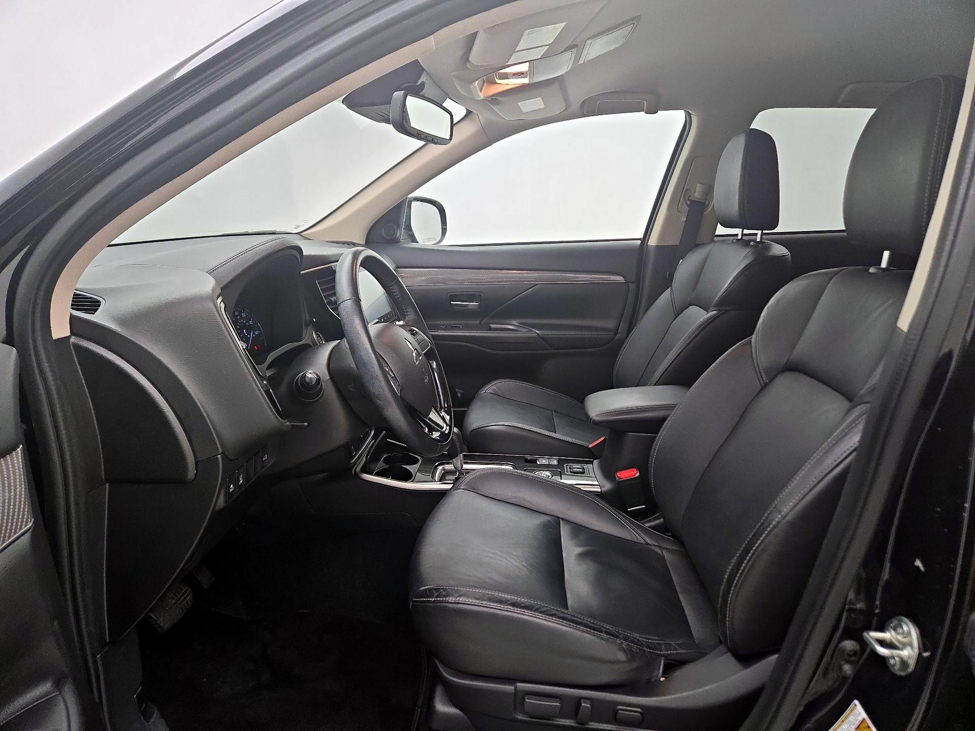 Thumbnail: 2020 Mitsubishi Outlander - 11
