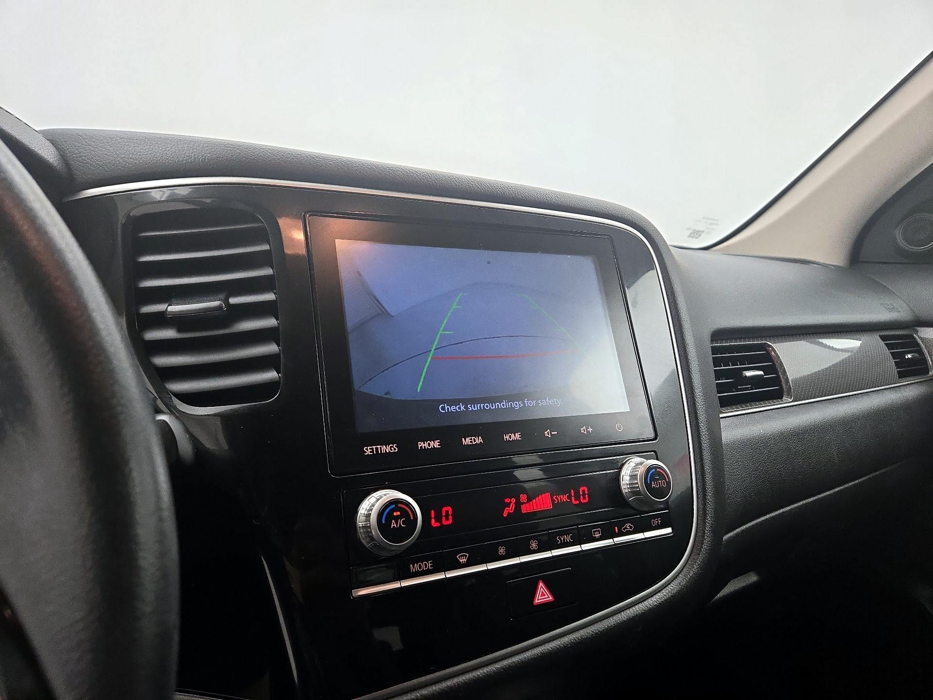 Thumbnail: 2020 Mitsubishi Outlander - 14