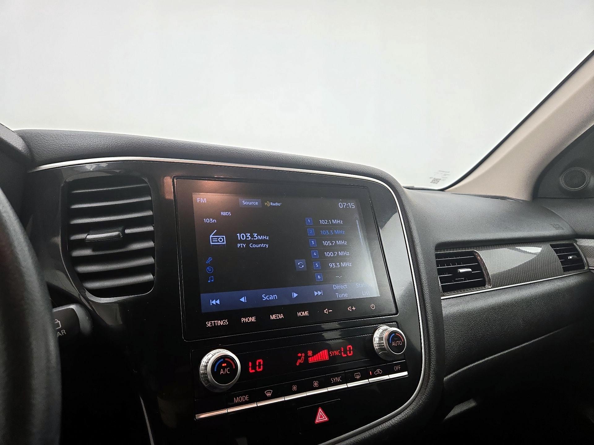 Thumbnail: 2020 Mitsubishi Outlander - 15