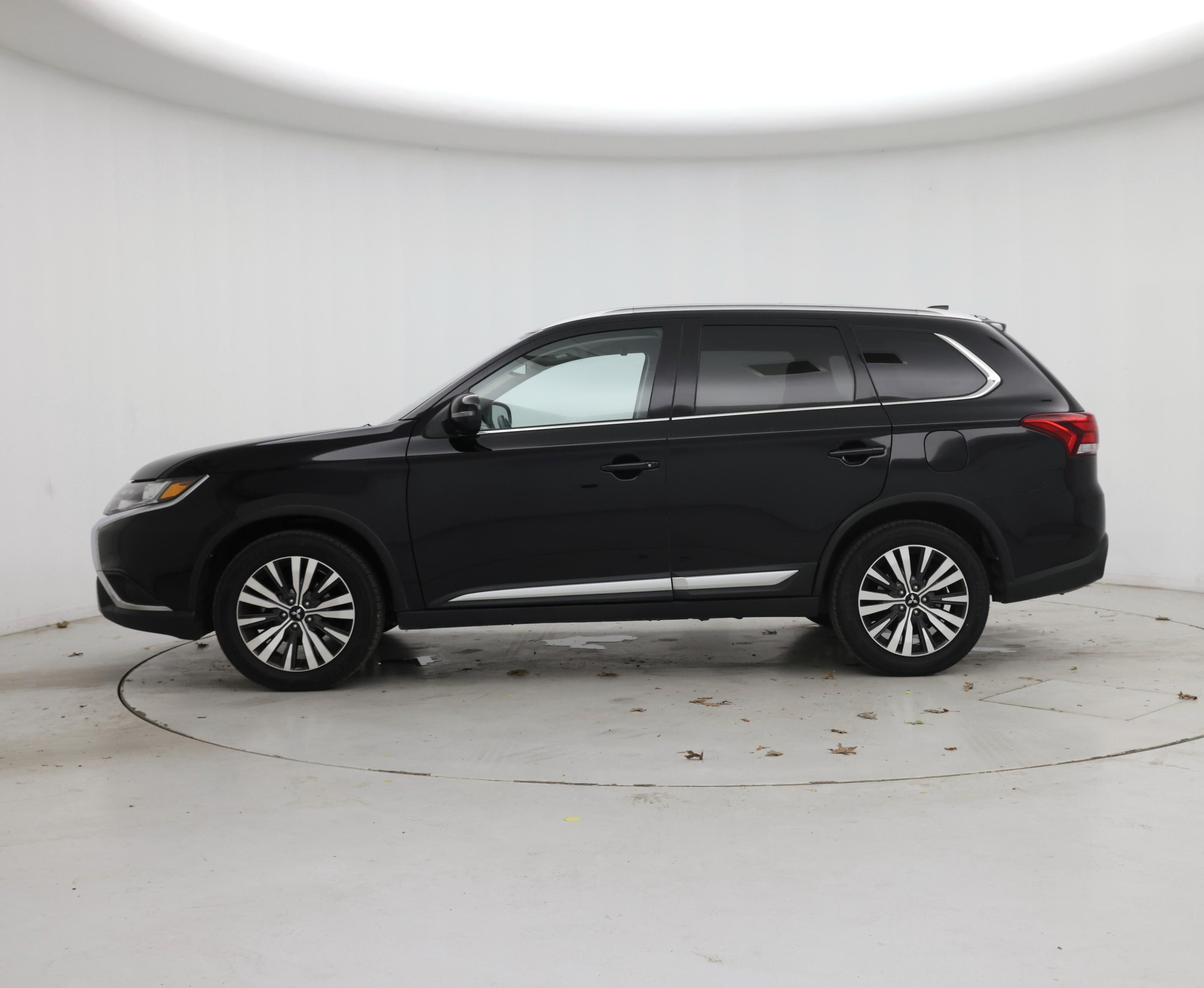 Thumbnail: 2020 Mitsubishi Outlander - 3