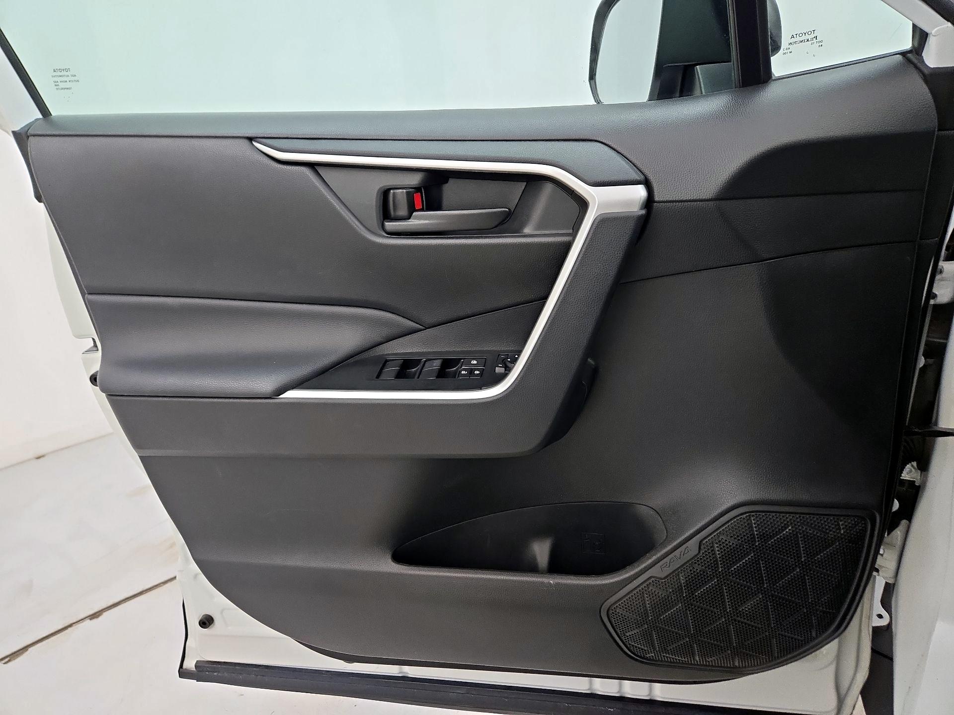 Thumbnail: 2021 Toyota RAV4 - 12